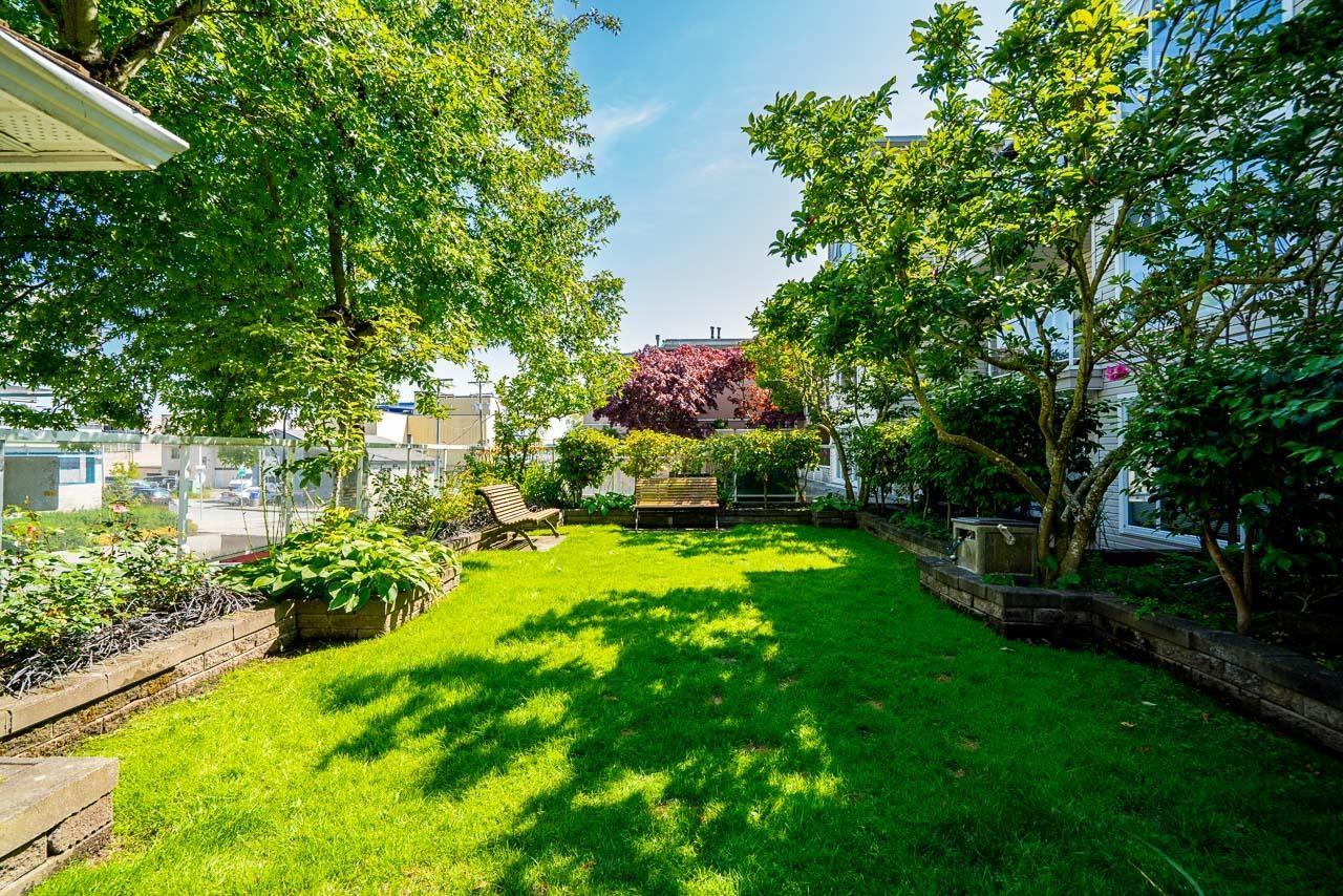 Photo 5 of 303 1153 Vidal Street, White Rock BC