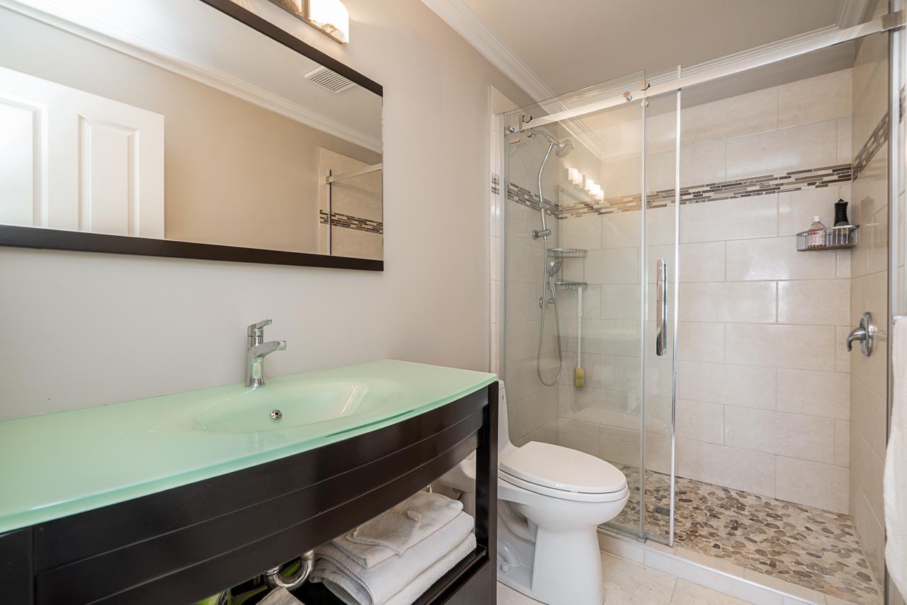Photo 24 of 303 1153 Vidal Street, White Rock BC