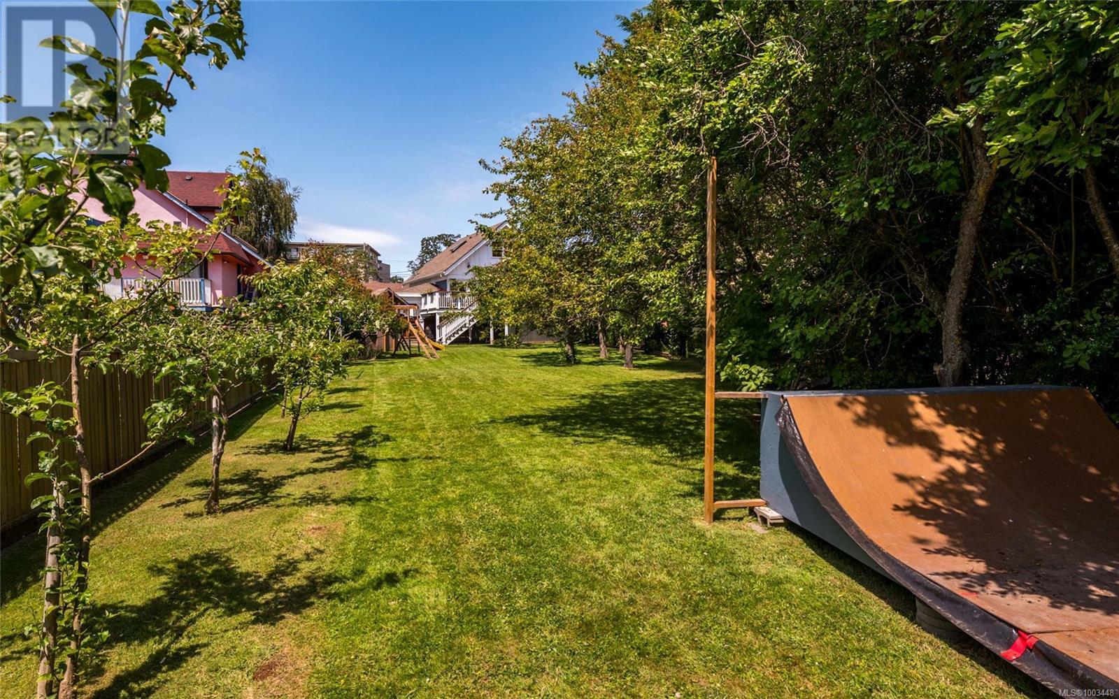 Photo 32 of 2161 Fair St, Oak Bay BC