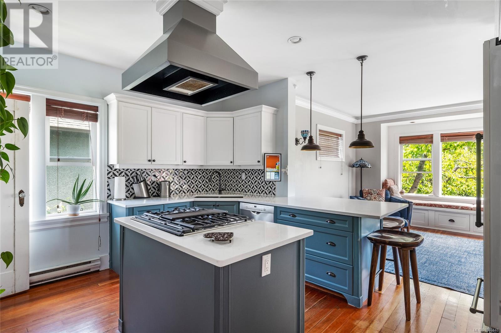 Photo 15 of 2161 Fair St, Oak Bay BC