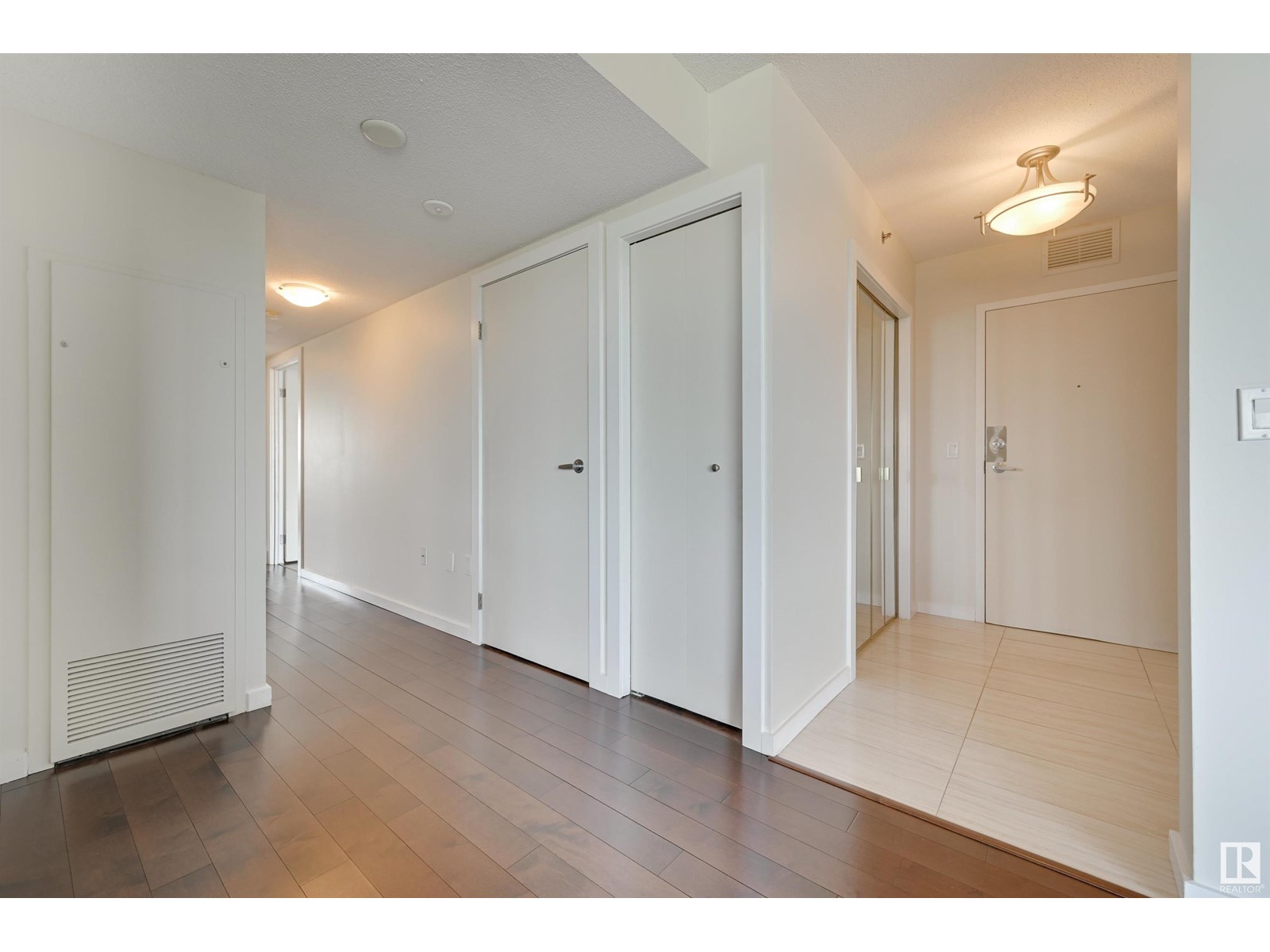 Photo 21 of 1003 12319 Jasper Av Nw, Edmonton AB