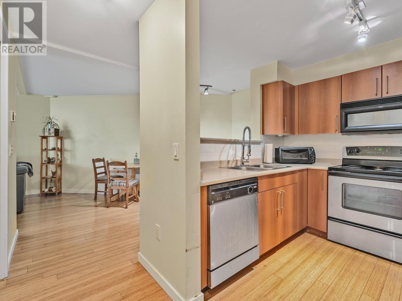 Photo 3 of 107 3575 Euclid Avenue, Vancouver BC