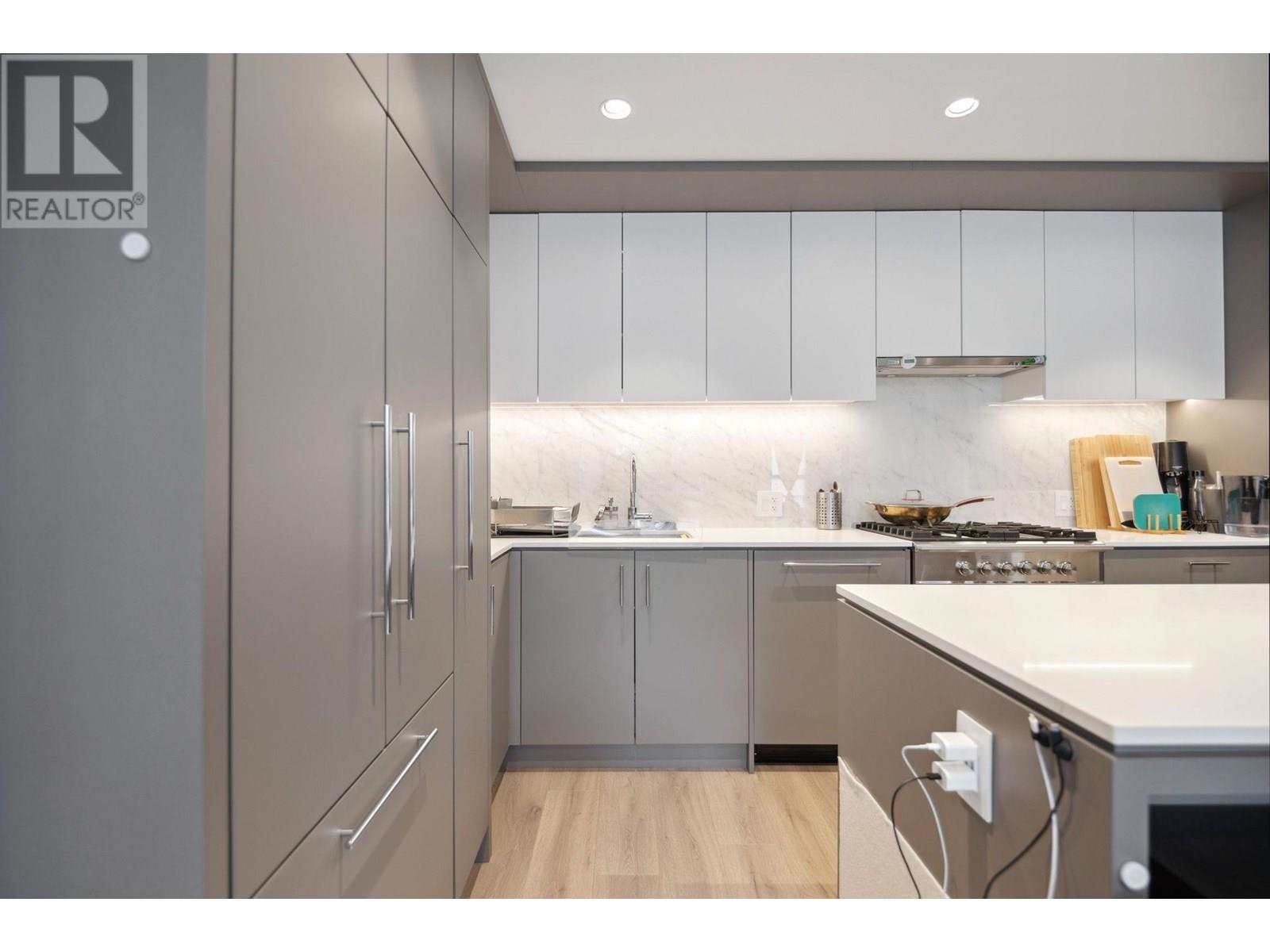 206 6085 IRMIN STREET, Burnaby