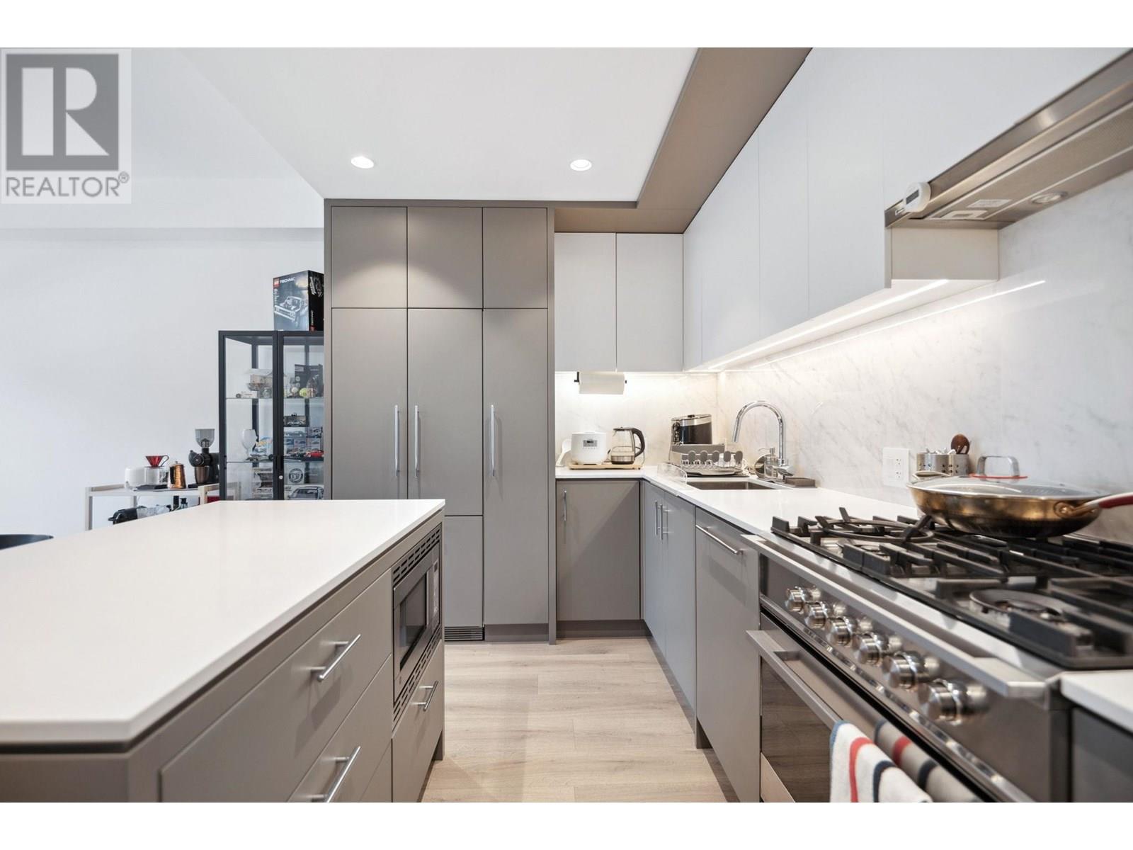 206 6085 IRMIN STREET, Burnaby