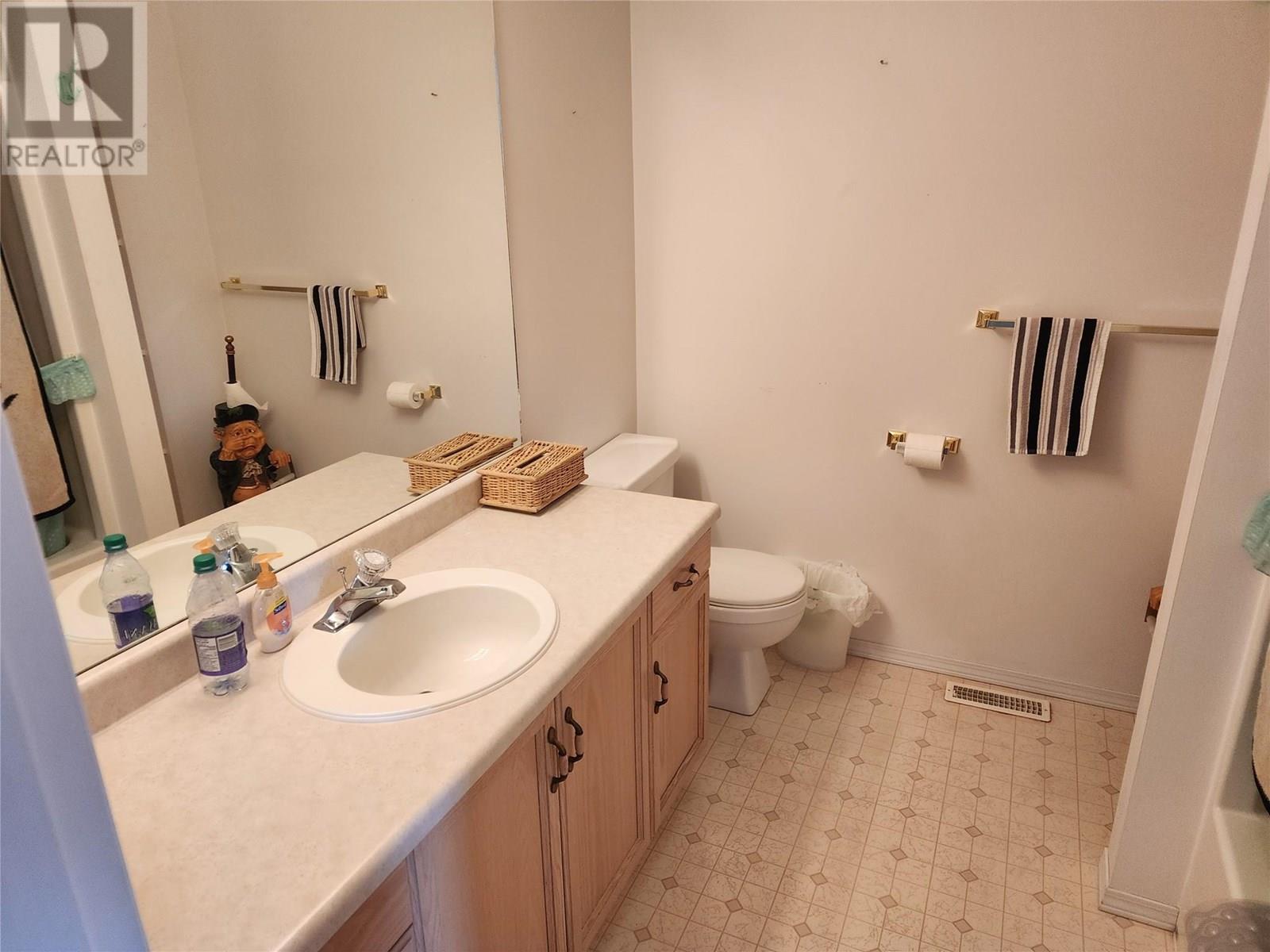 Photo 1 of 870 10 Street Sw Unit 101, Salmon Arm BC