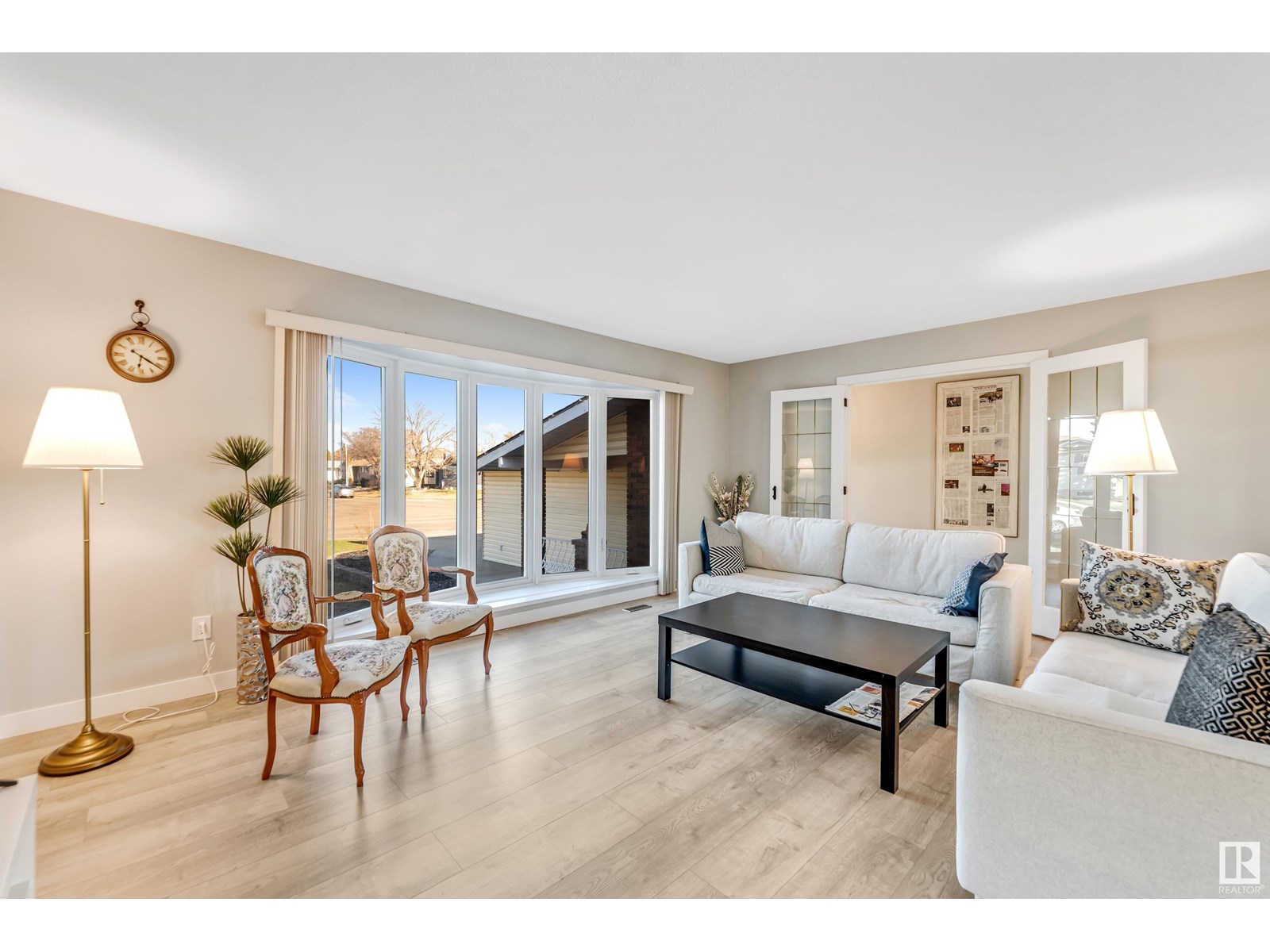 Photo 11 of 2404 80 St Nw, Edmonton AB