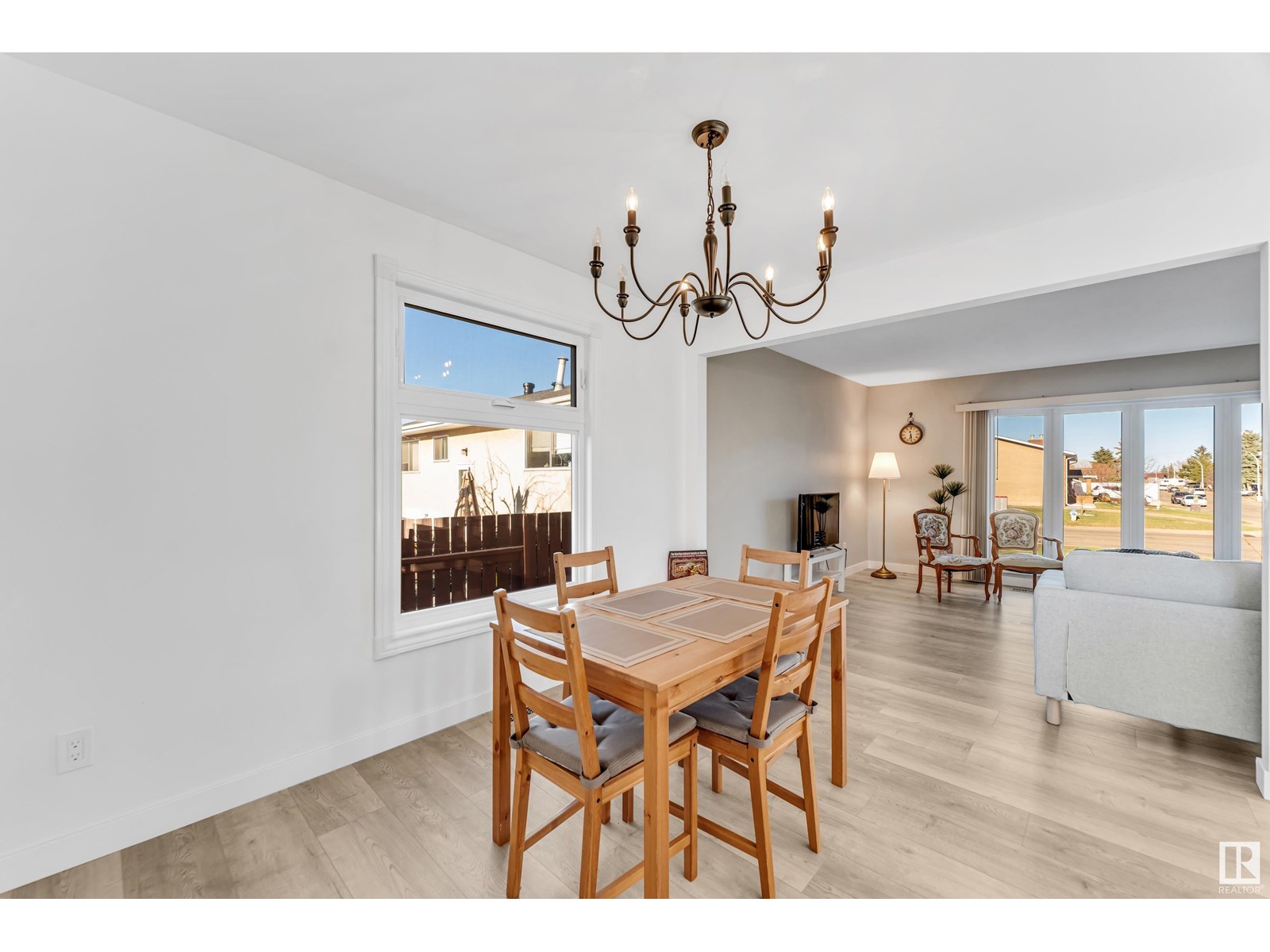 Photo 18 of 2404 80 St Nw, Edmonton AB