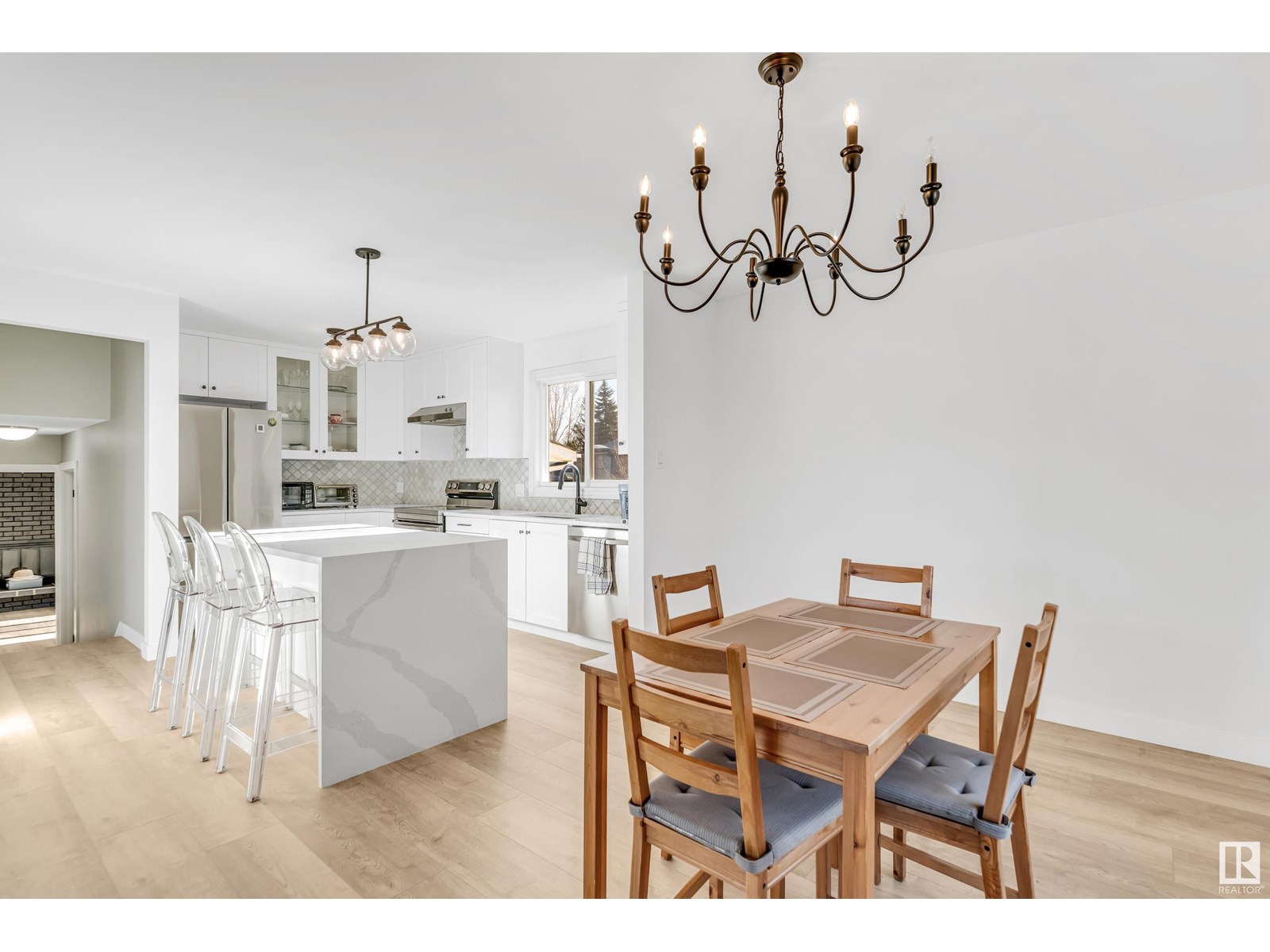 Photo 20 of 2404 80 St Nw, Edmonton AB