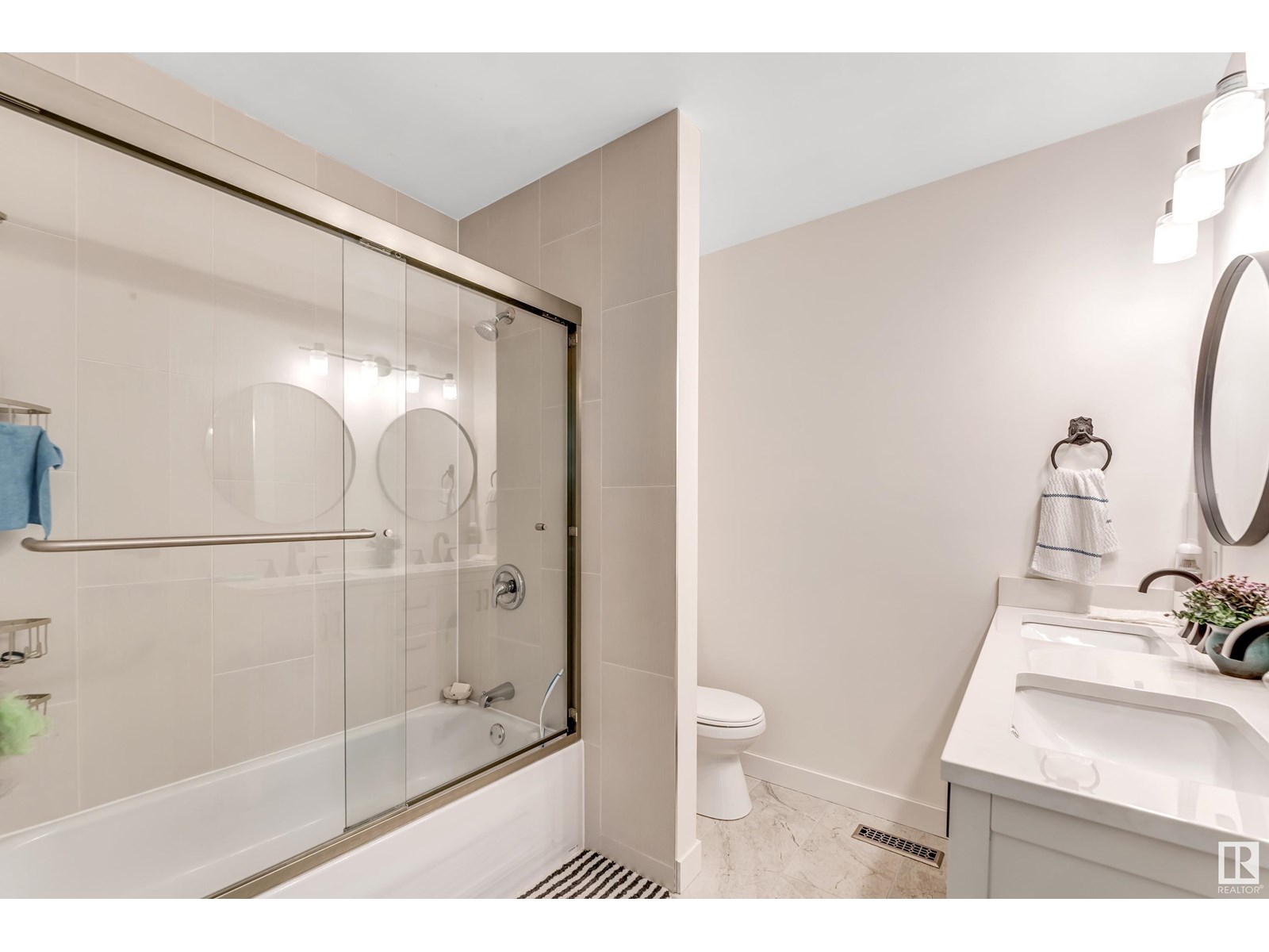 Photo 23 of 2404 80 St Nw, Edmonton AB