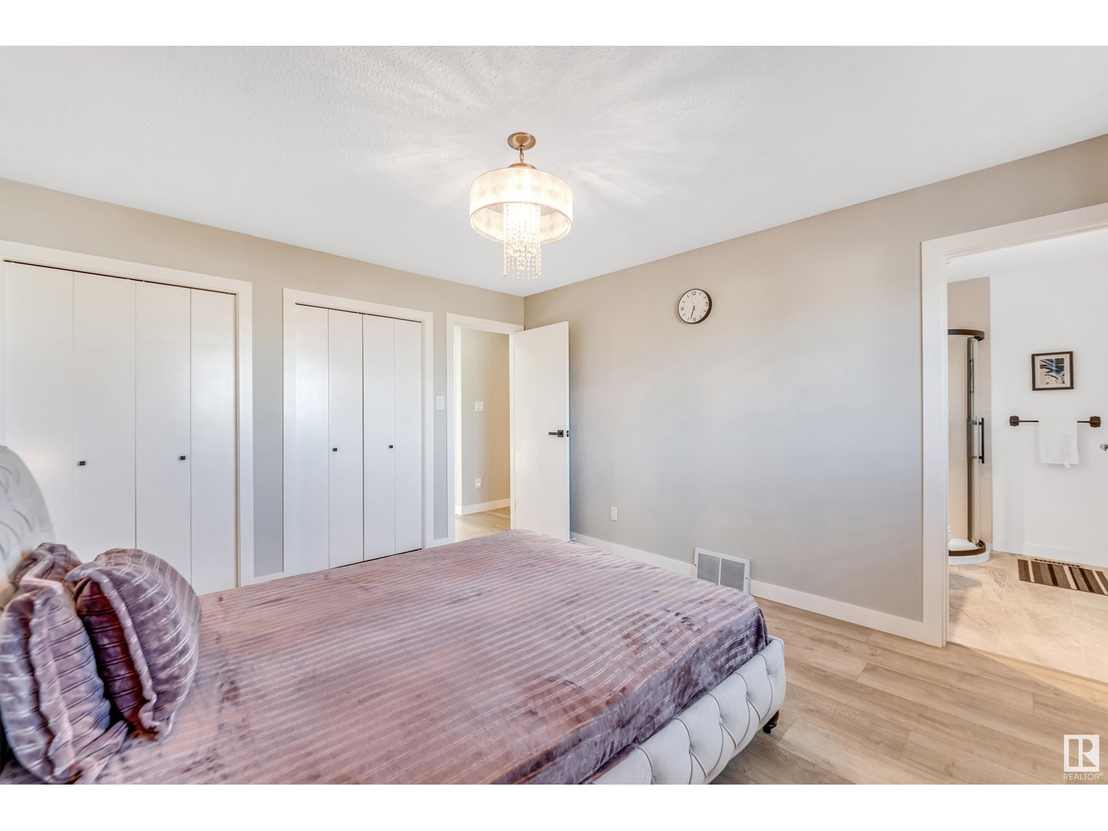 Photo 26 of 2404 80 St Nw, Edmonton AB