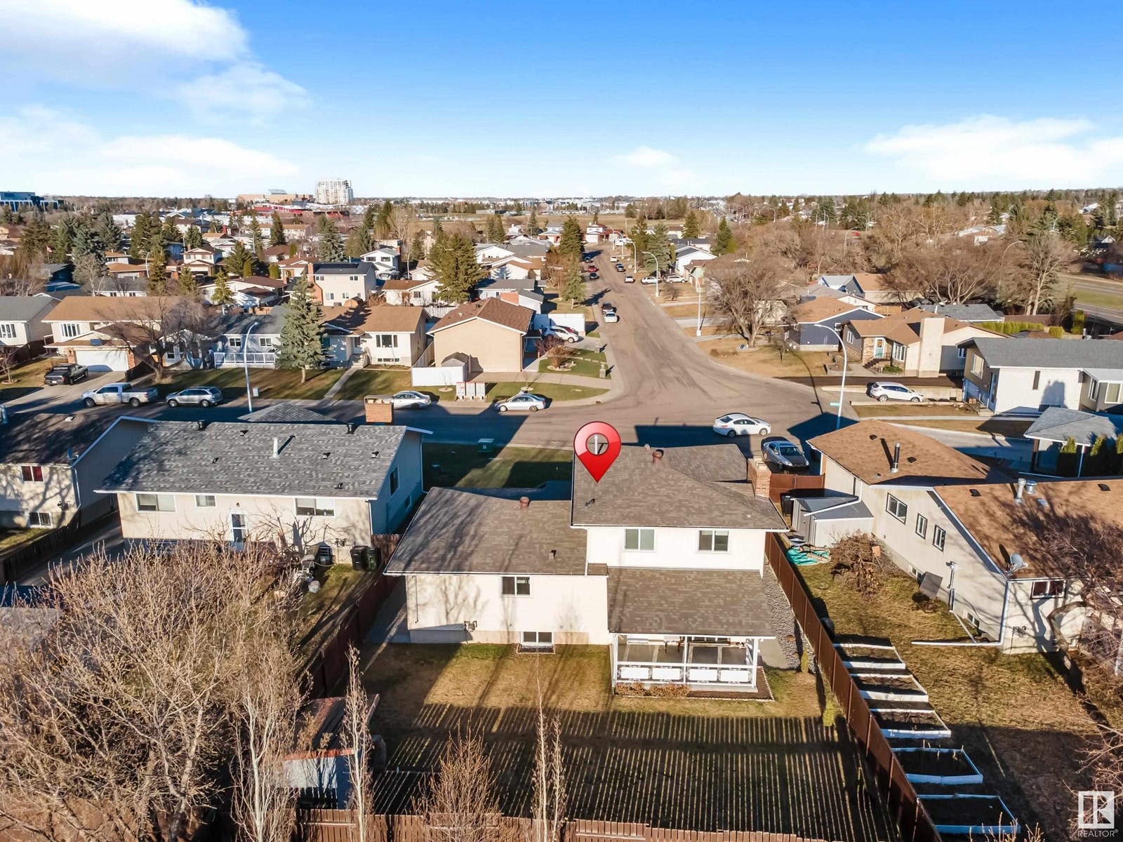 Photo 3 of 2404 80 St Nw, Edmonton AB