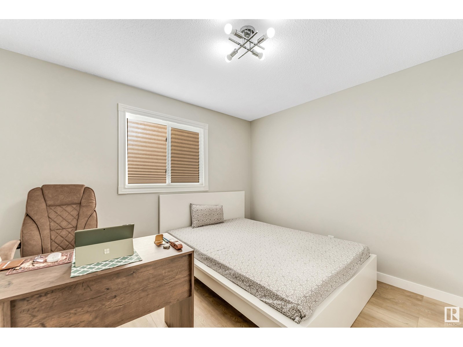 Photo 32 of 2404 80 St Nw, Edmonton AB