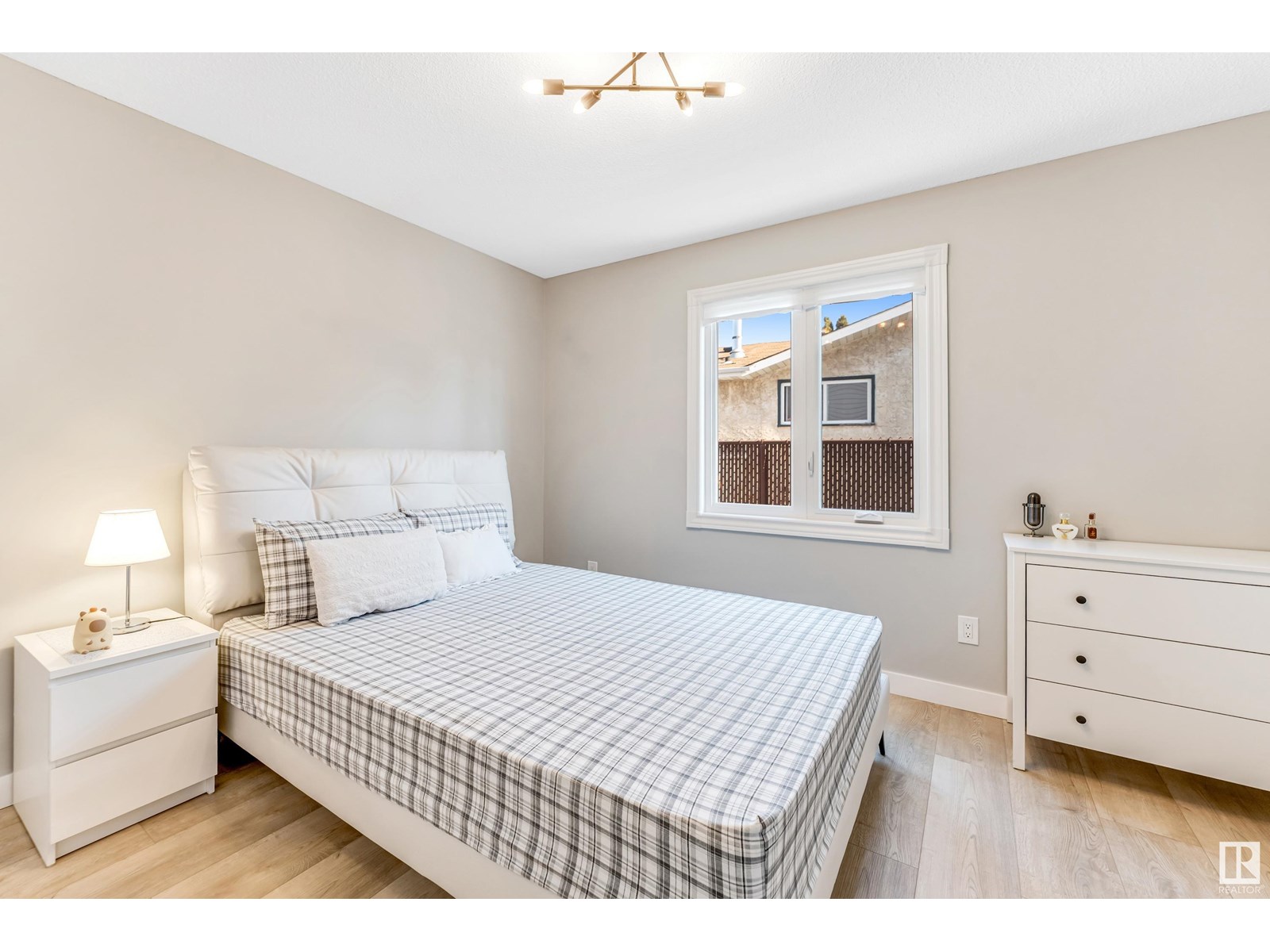 Photo 33 of 2404 80 St Nw, Edmonton AB