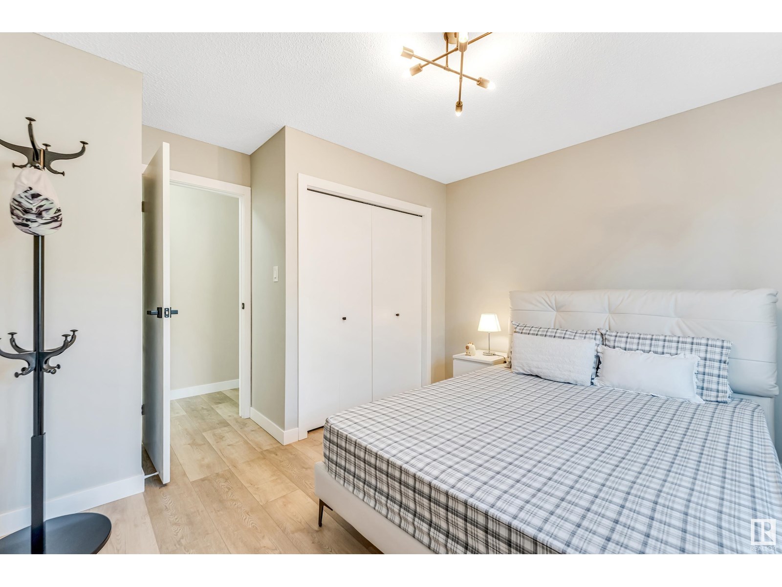 Photo 34 of 2404 80 St Nw, Edmonton AB