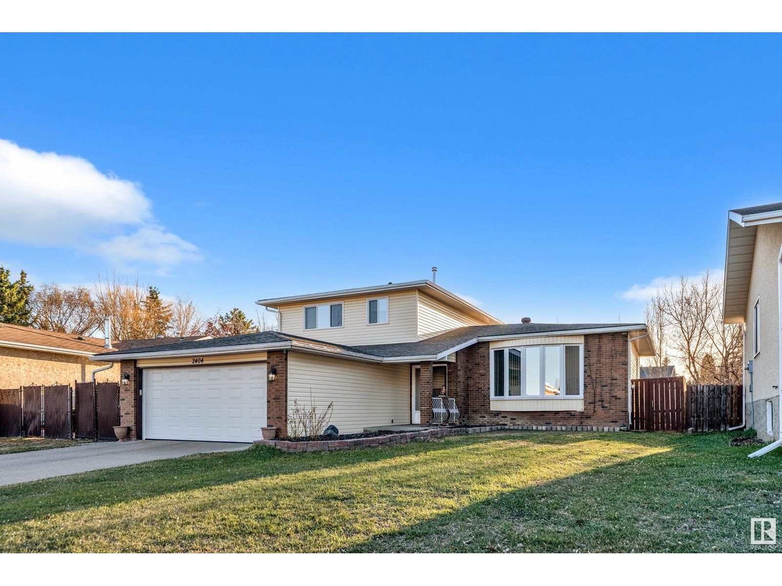 Photo 4 of 2404 80 St Nw, Edmonton AB