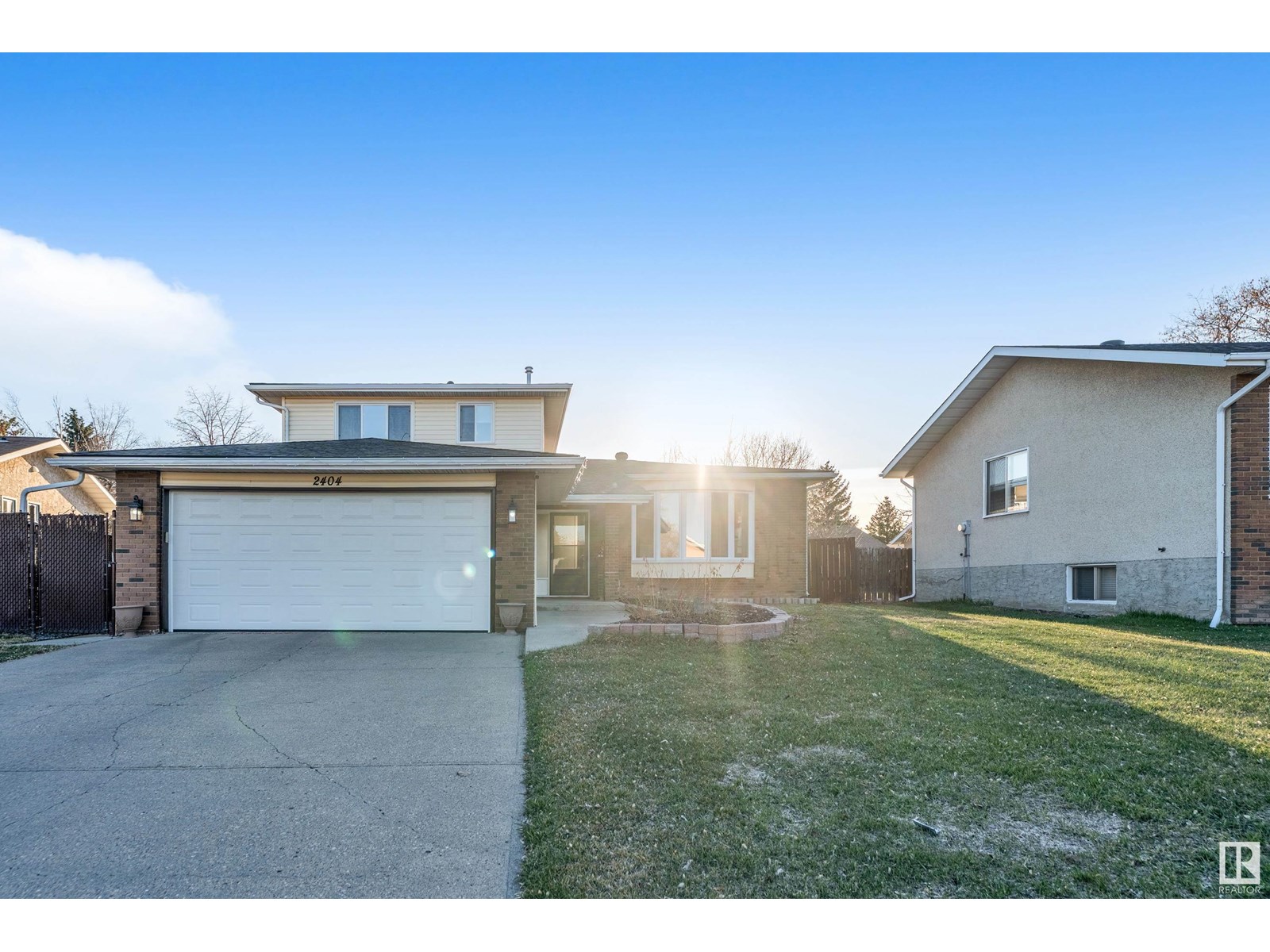 Photo 5 of 2404 80 St Nw, Edmonton AB