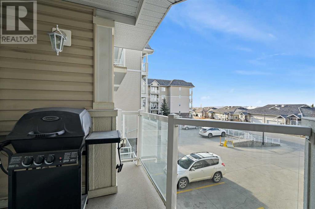 Single Family House for Sale in   Rocky Vista Gardens NW Rocky Ridge Calgary 