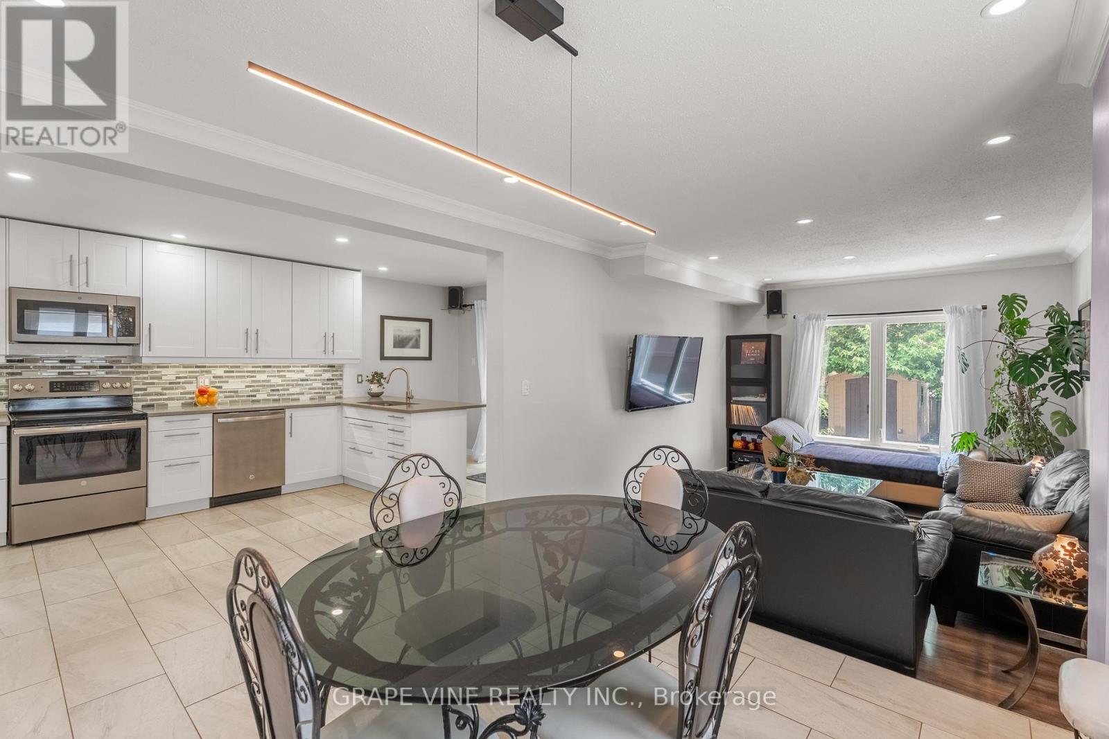 Photo 15 of 32 Acklam Terrace, Ottawa ON