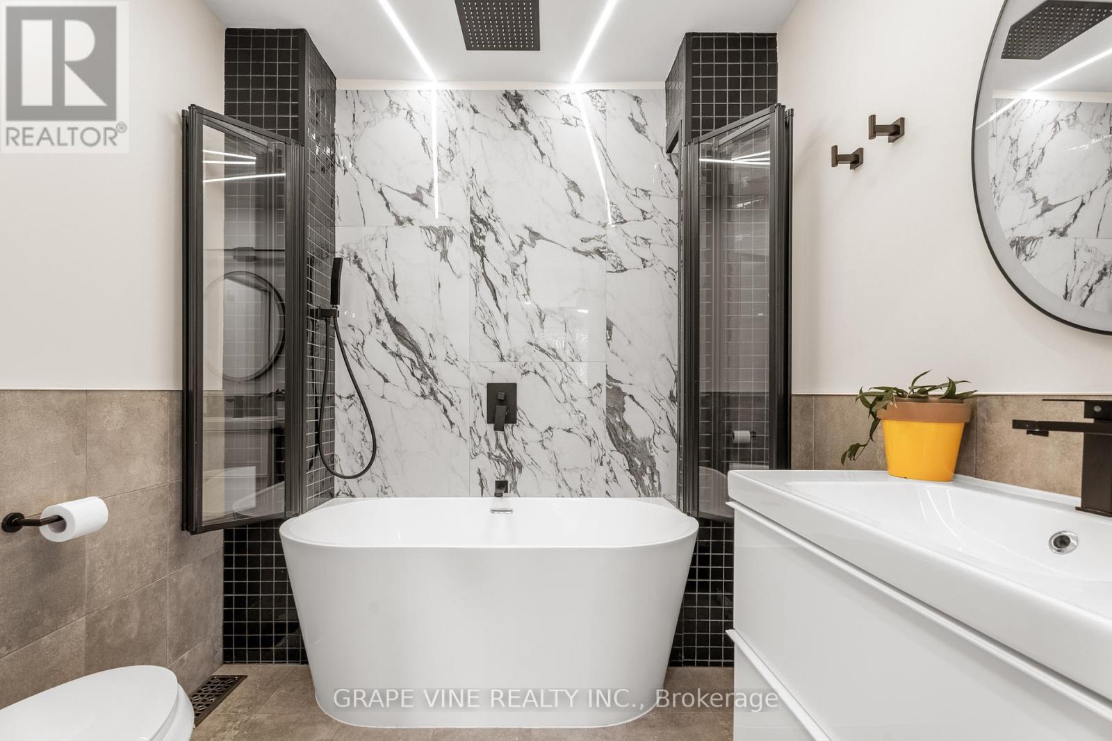 Photo 4 of 32 Acklam Terrace, Ottawa ON