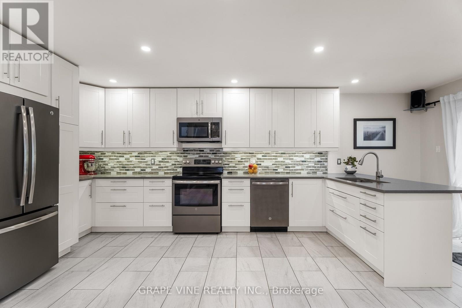 Photo 7 of 32 Acklam Terrace, Ottawa ON