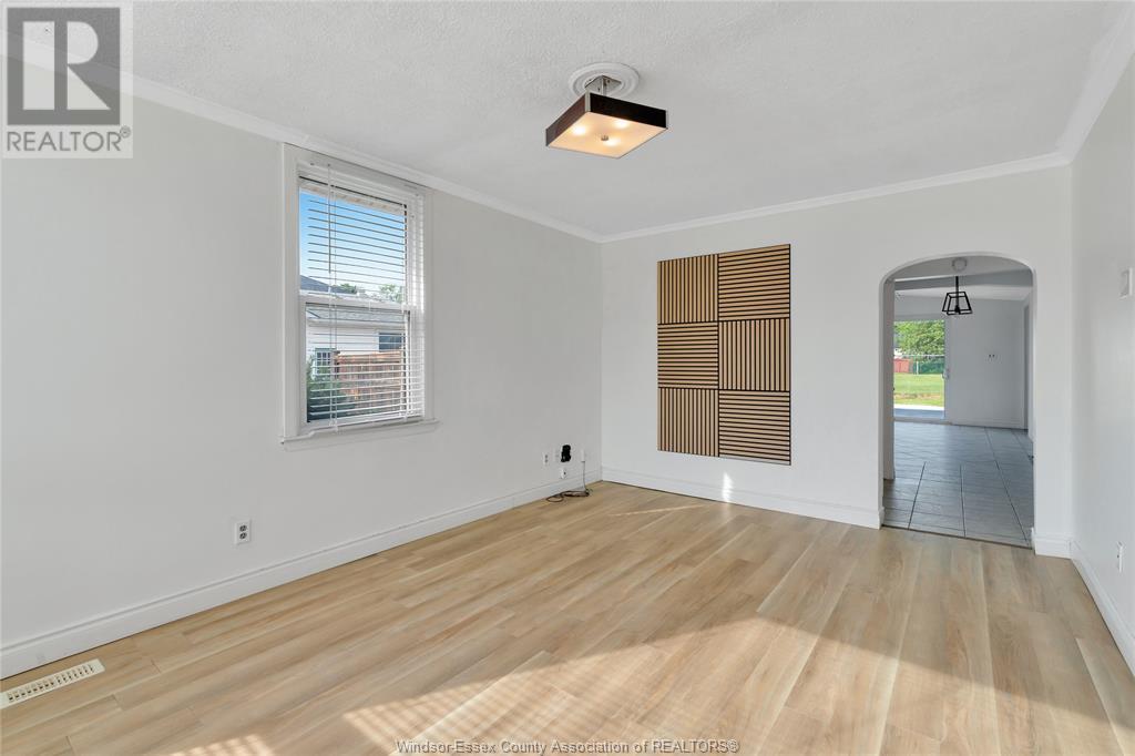Photo 3 of 1544 Mark Avenue, Windsor ON