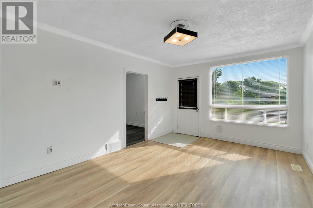 Photo 5 of 1544 Mark Avenue, Windsor ON