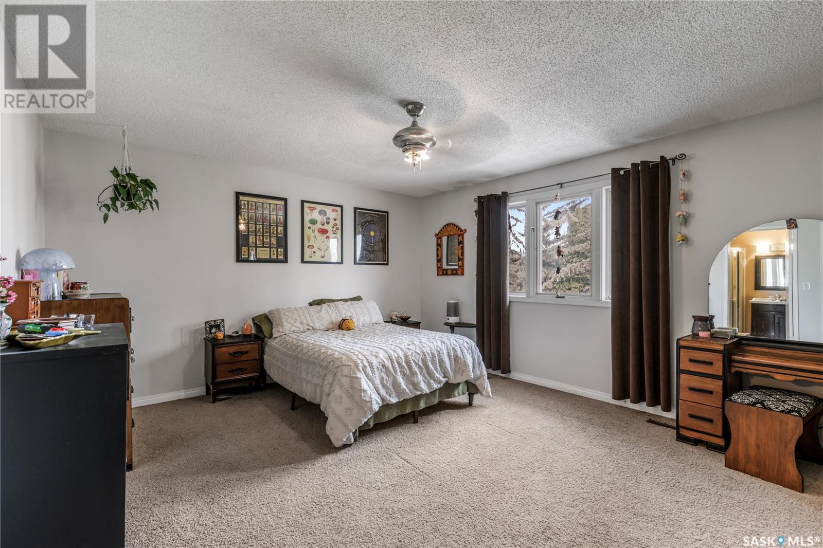 Single Family House 2 Level for Sale in  Plainsview DRIVE Regina 