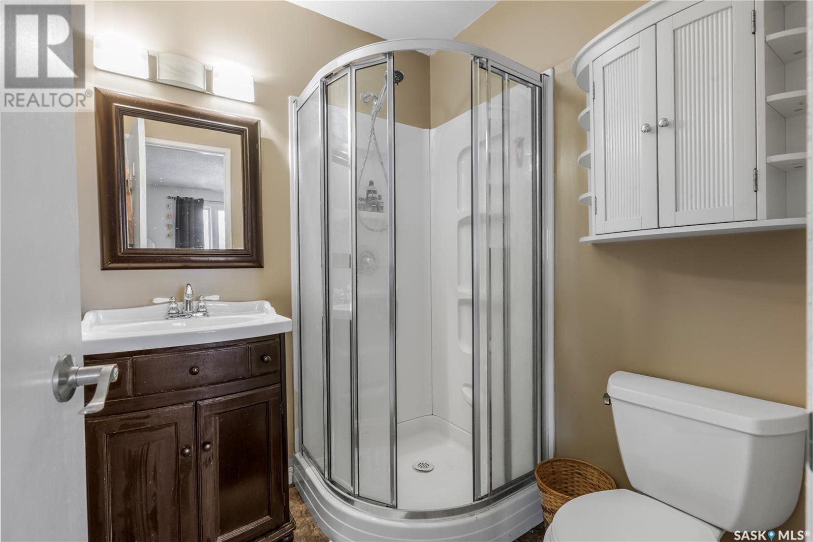 Single Family House 2 Level for Sale in  Plainsview DRIVE Regina 