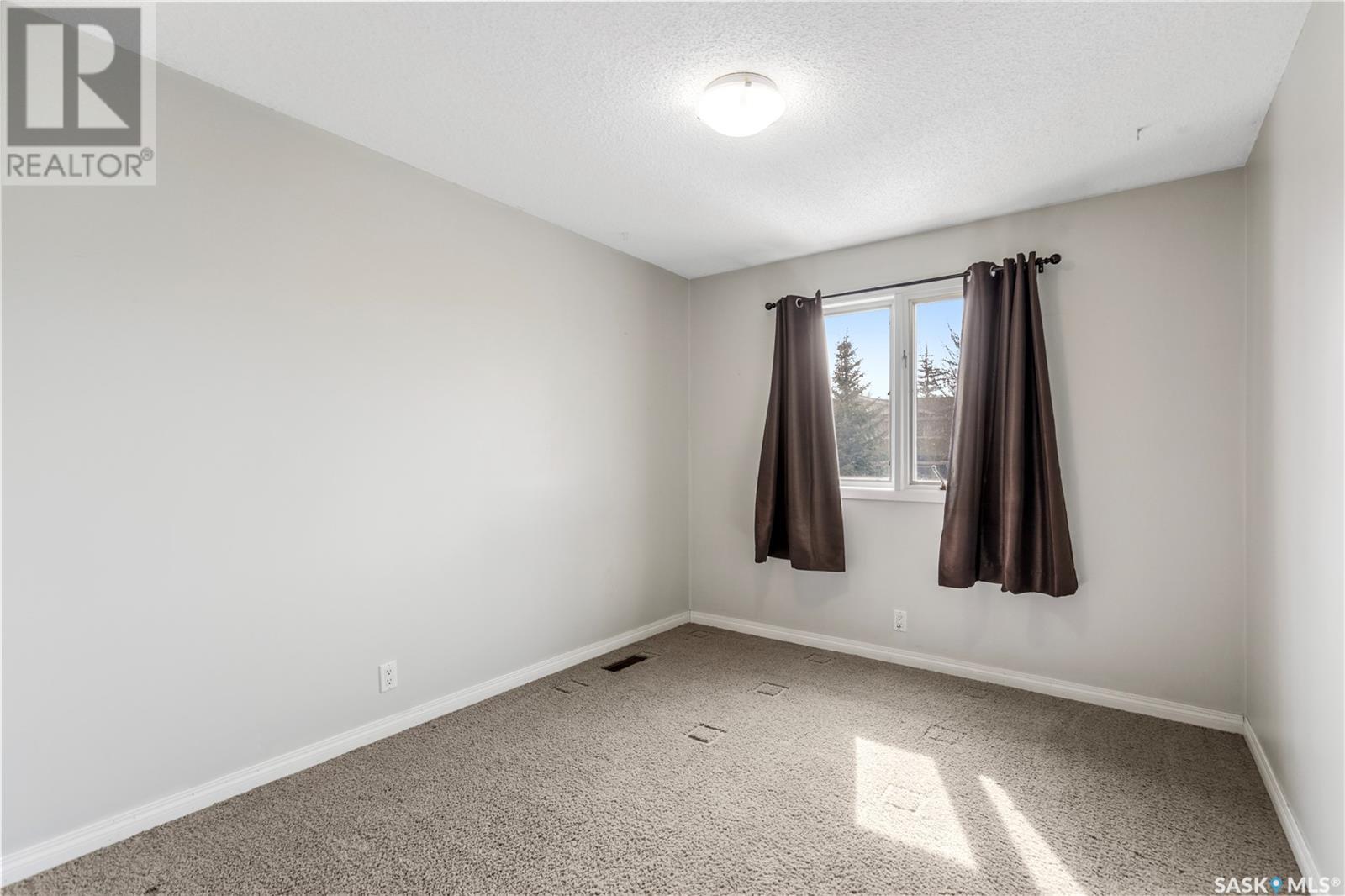 Single Family House 2 Level for Sale in  Plainsview DRIVE Regina 
