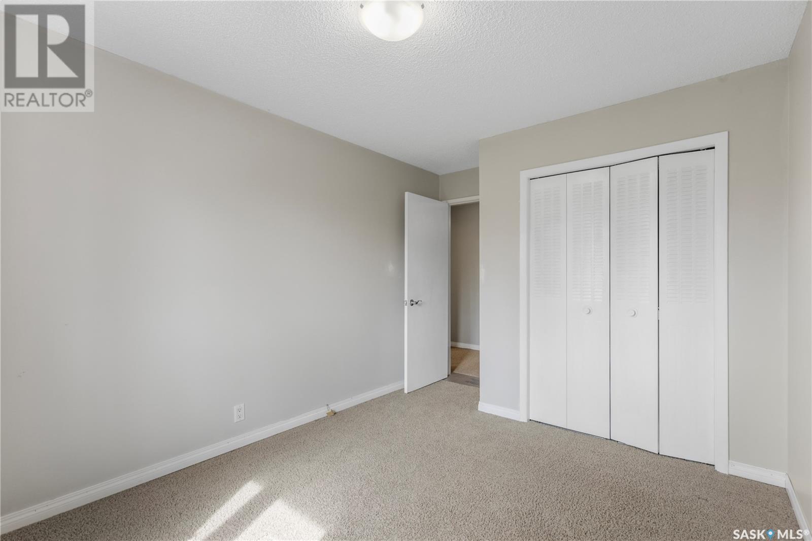 Single Family House 2 Level for Sale in  Plainsview DRIVE Regina 