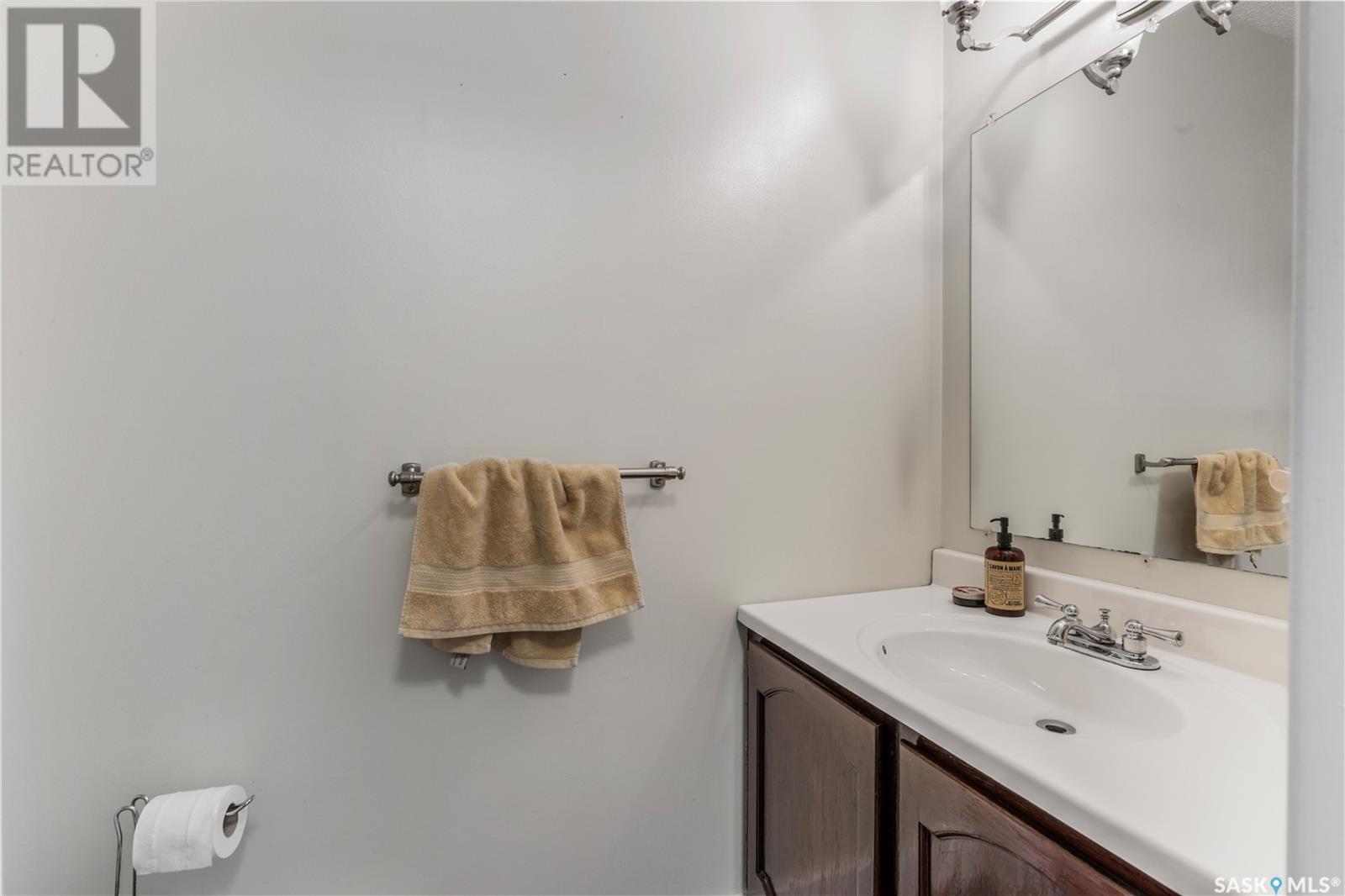 Single Family House 2 Level for Sale in  Plainsview DRIVE Regina 