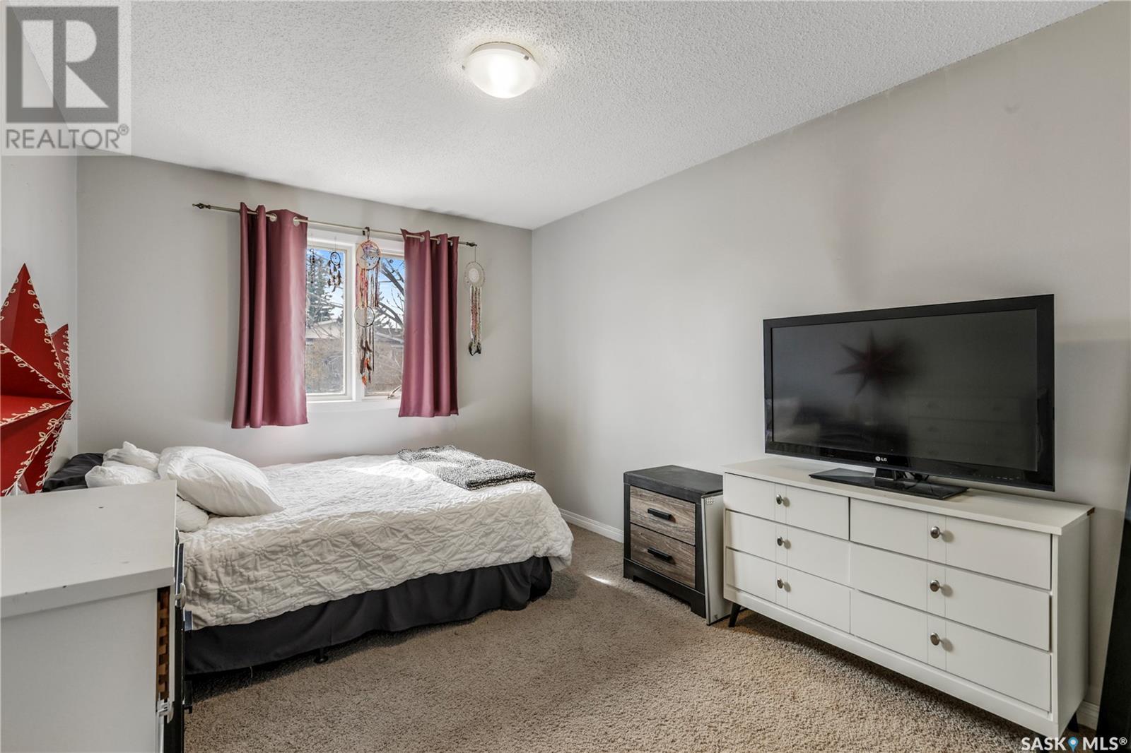 Single Family House 2 Level for Sale in  Plainsview DRIVE Regina 