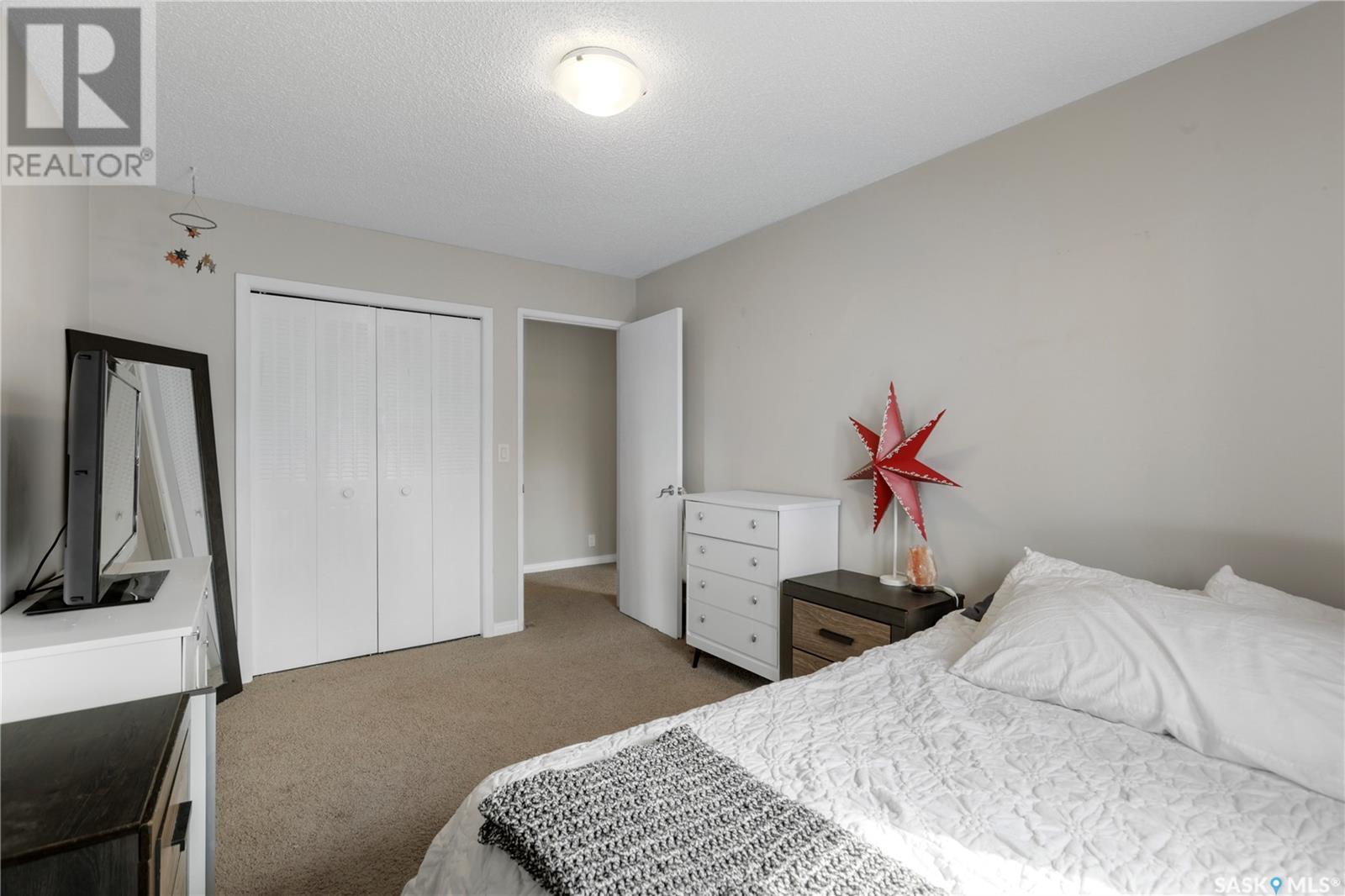 Single Family House 2 Level for Sale in  Plainsview DRIVE Regina 