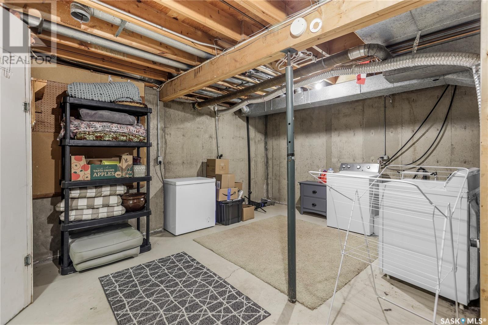 Single Family House 2 Level for Sale in  Plainsview DRIVE Regina 
