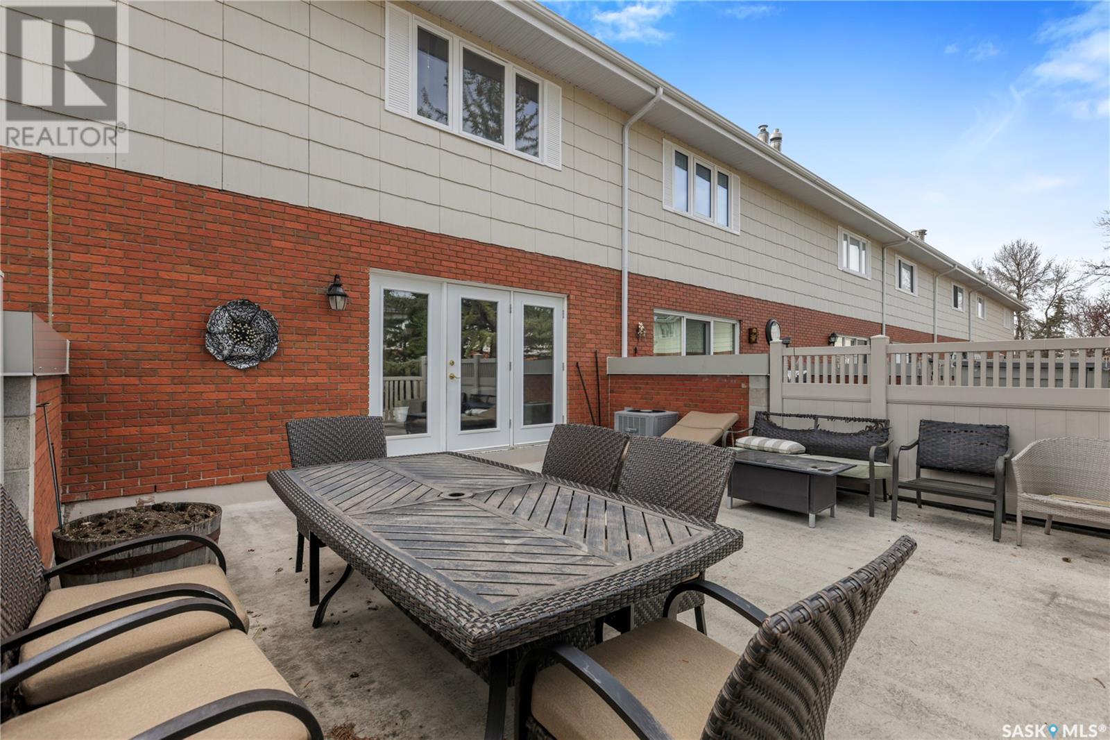 Single Family House 2 Level for Sale in  Plainsview DRIVE Regina 