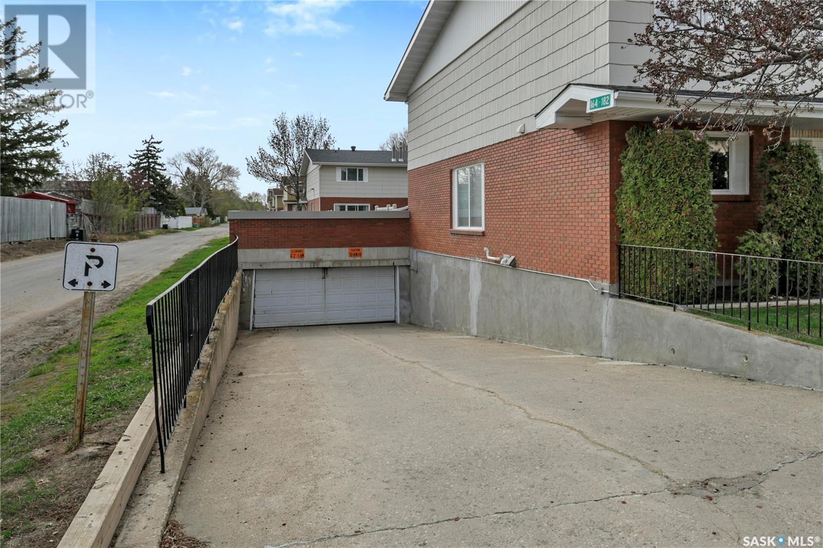 Single Family House 2 Level for Sale in  Plainsview DRIVE Regina 
