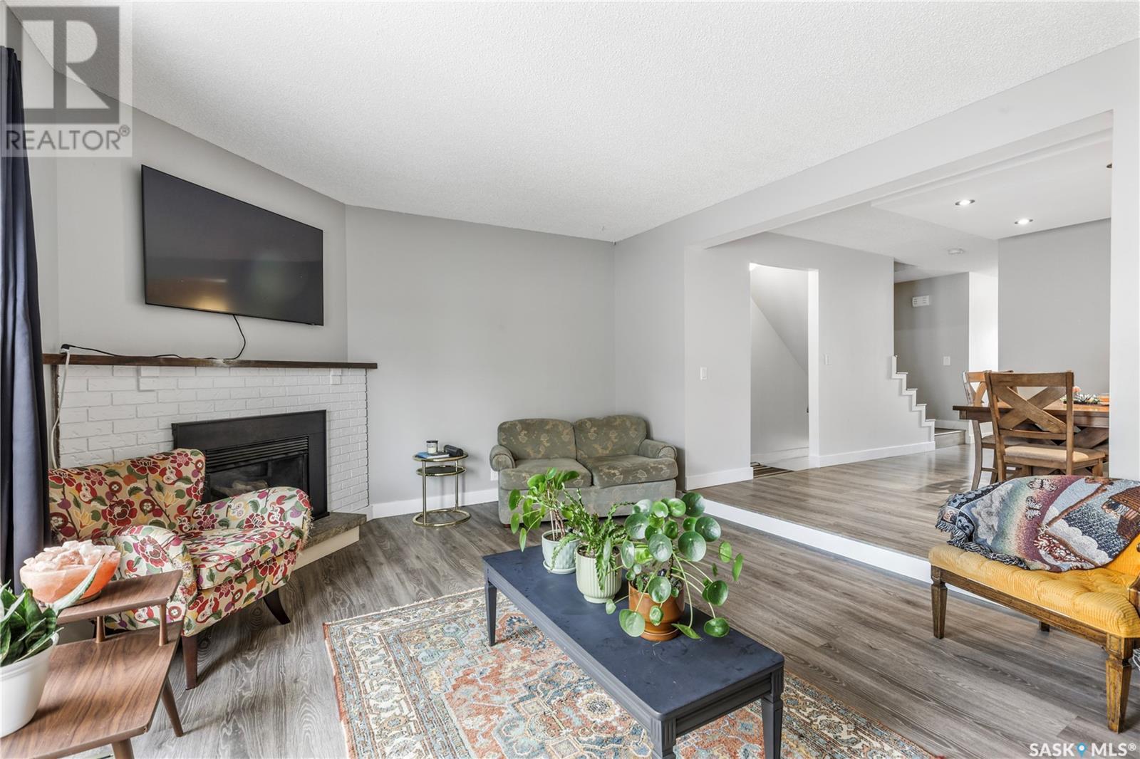 Single Family House 2 Level for Sale in  Plainsview DRIVE Regina 