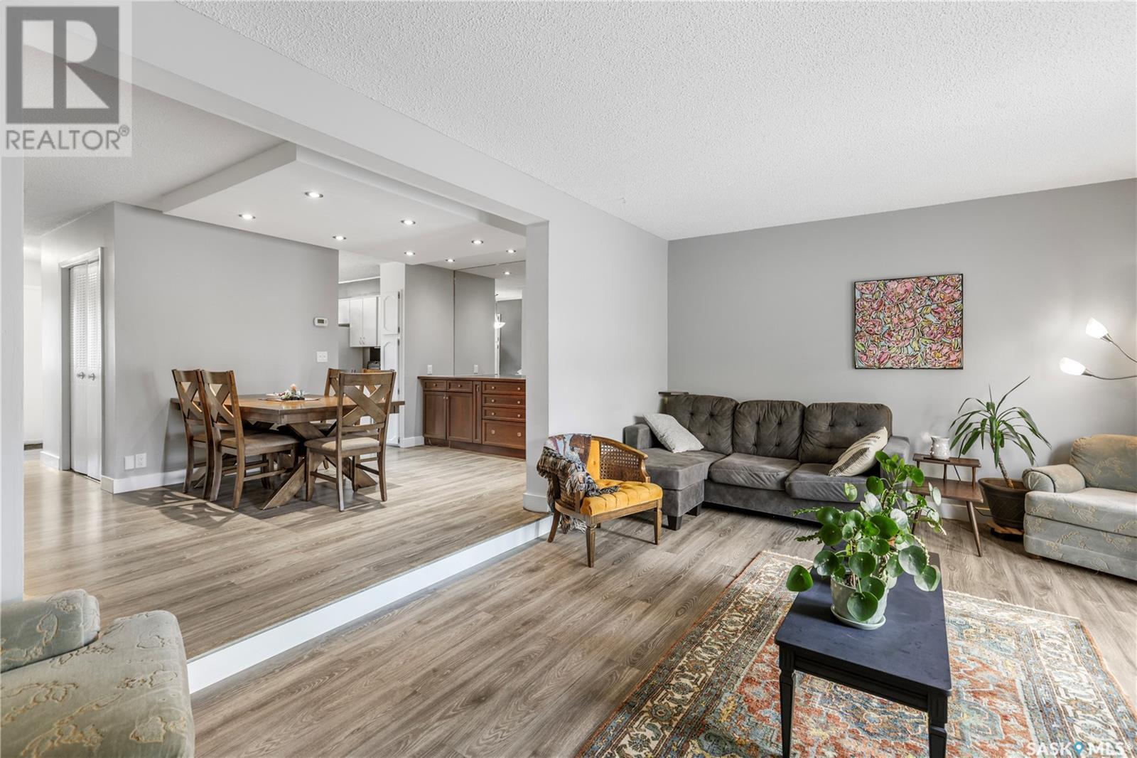 Single Family House 2 Level for Sale in  Plainsview DRIVE Regina 