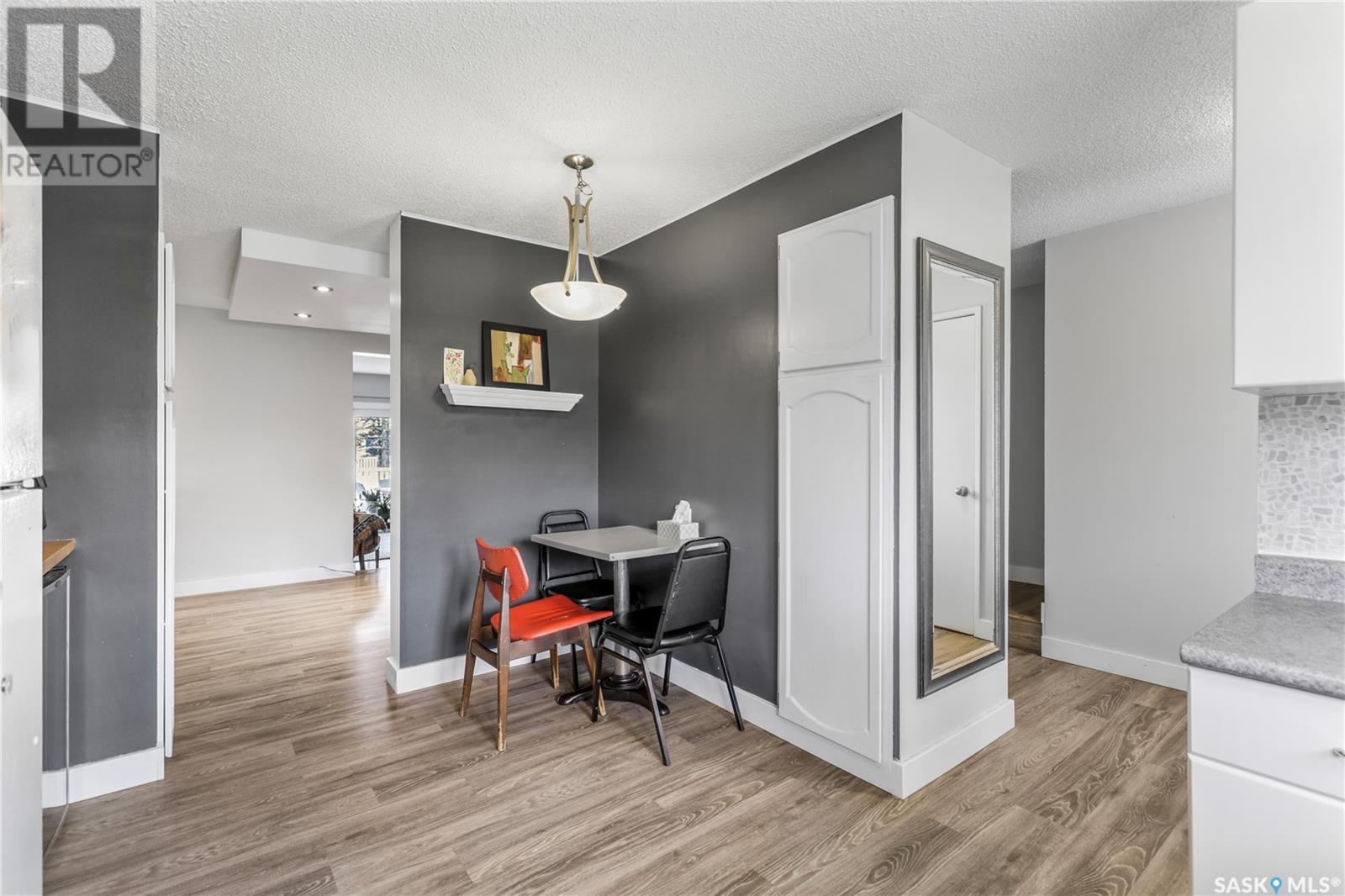 Single Family House 2 Level for Sale in  Plainsview DRIVE Regina 