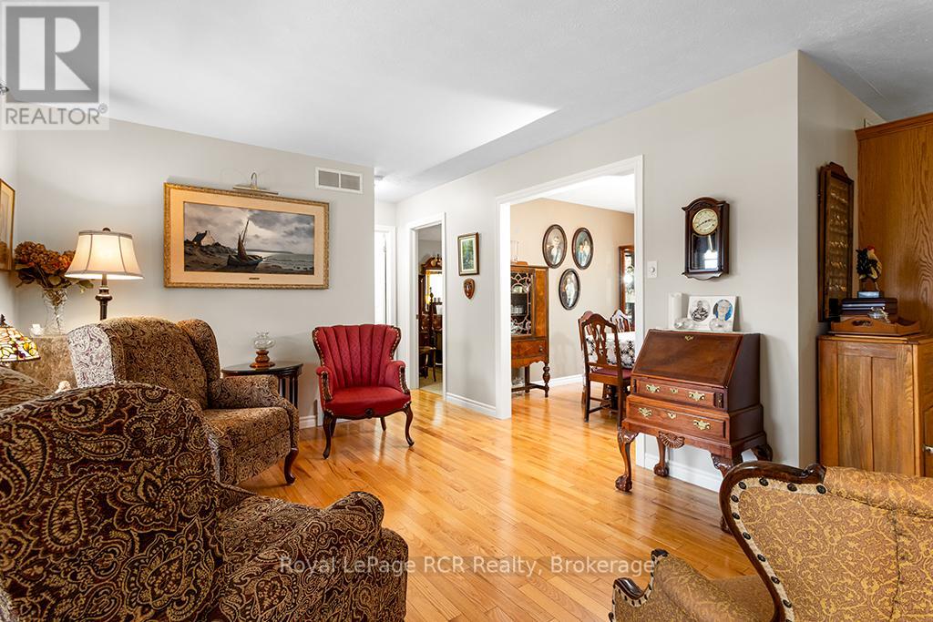 Photo 11 of 107 Maple Ridge Crescent, Georgian Bluffs ON