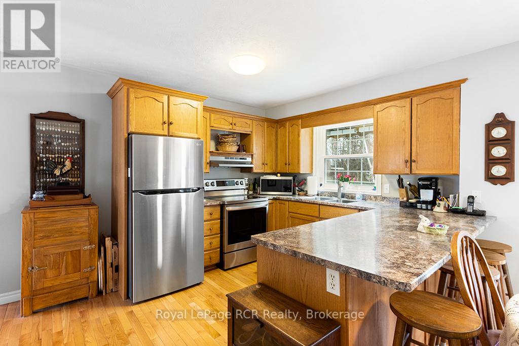 Photo 13 of 107 Maple Ridge Crescent, Georgian Bluffs ON