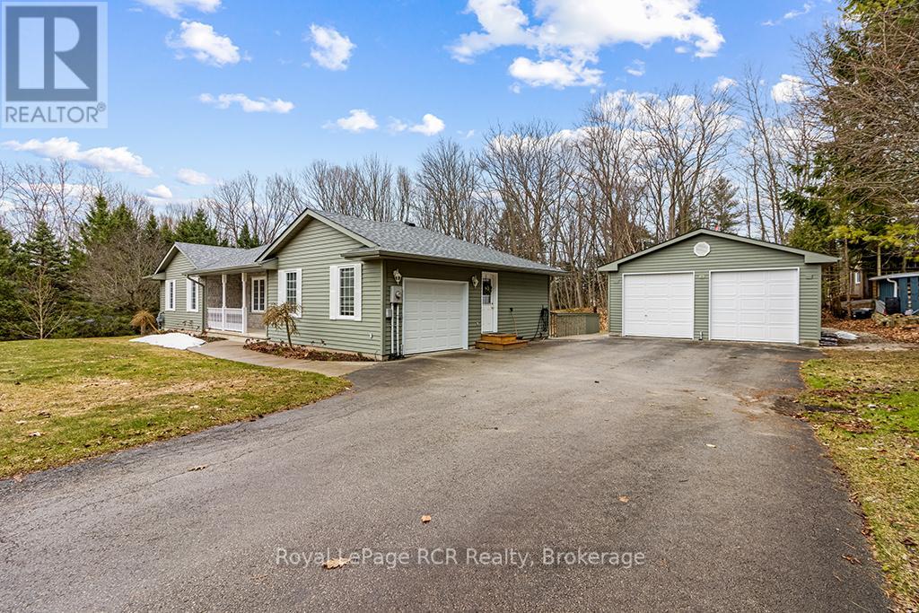 Photo 4 of 107 Maple Ridge Crescent, Georgian Bluffs ON