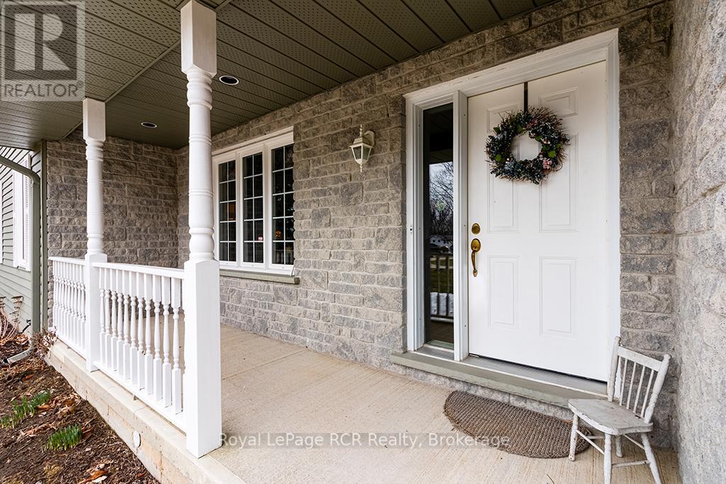 Photo 8 of 107 Maple Ridge Crescent, Georgian Bluffs ON