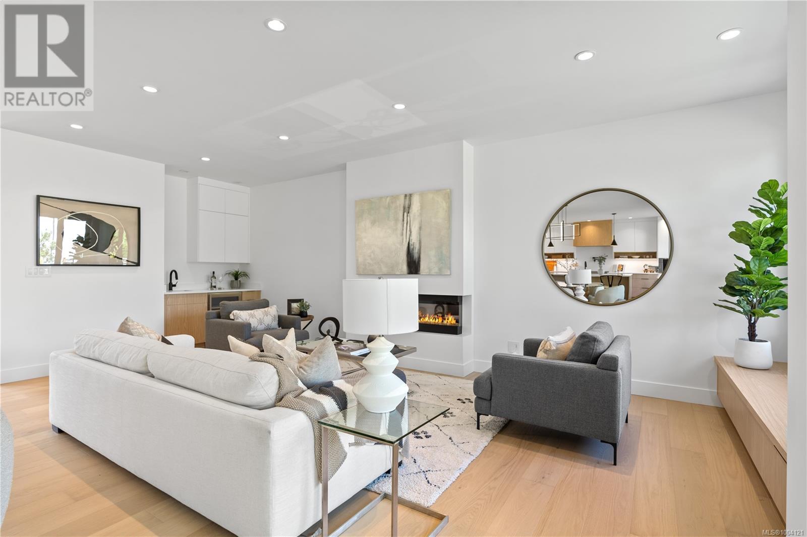 Photo 13 of 2480 Plumer St, Oak Bay BC