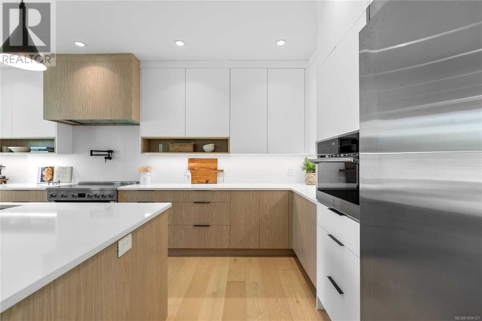 Photo 17 of 2480 Plumer St, Oak Bay BC