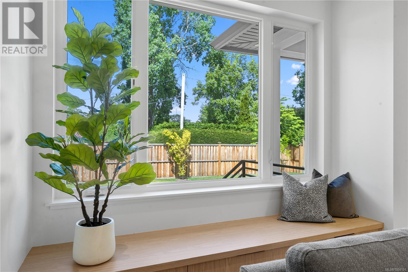 Photo 19 of 2480 Plumer St, Oak Bay BC