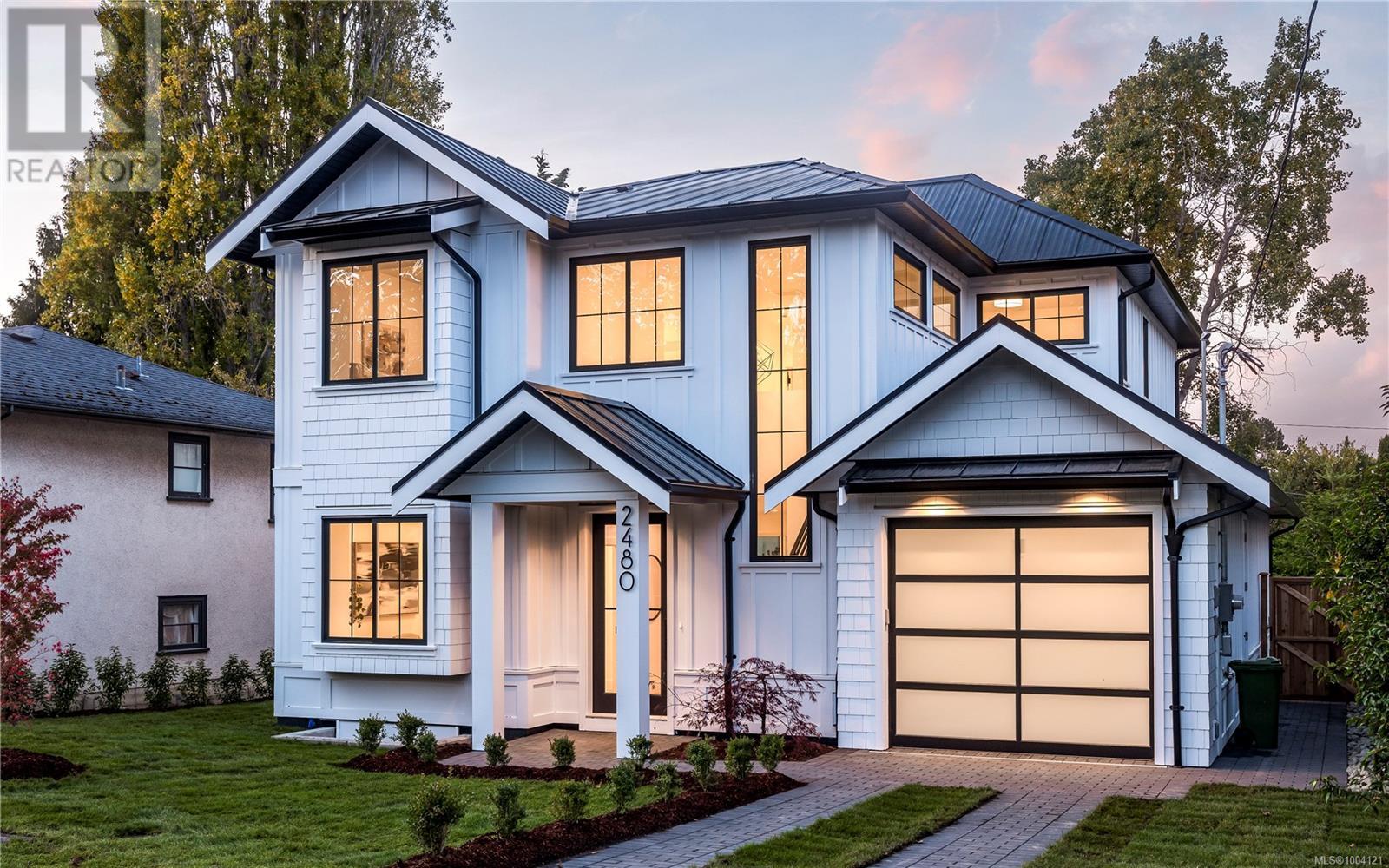 Photo 3 of 2480 Plumer St, Oak Bay BC