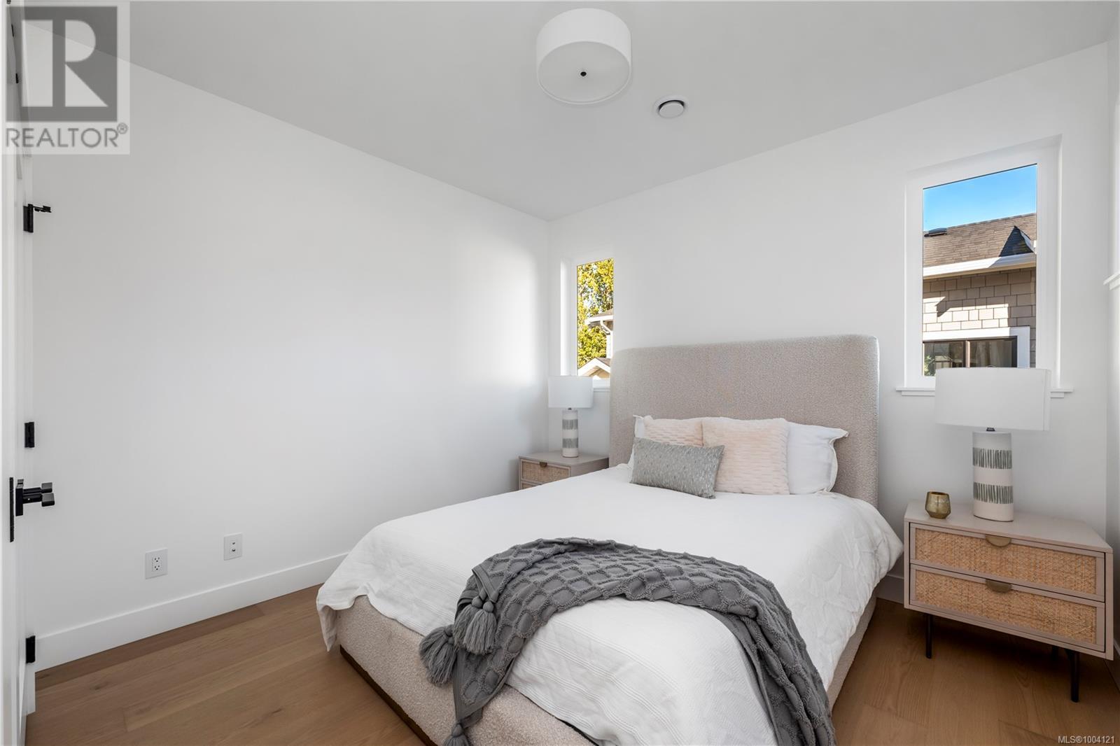 Photo 35 of 2480 Plumer St, Oak Bay BC