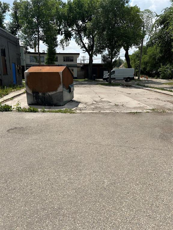 Photo 3 of 1156 Main St, Winnipeg MB