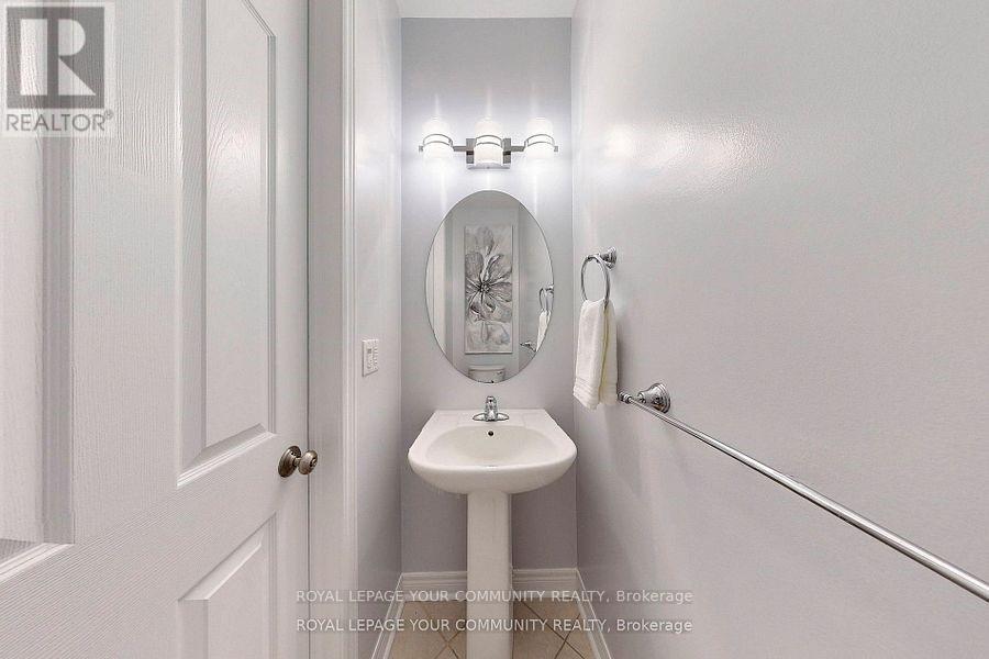 Photo 31 of 9 Bill Knowles Street, Uxbridge ON